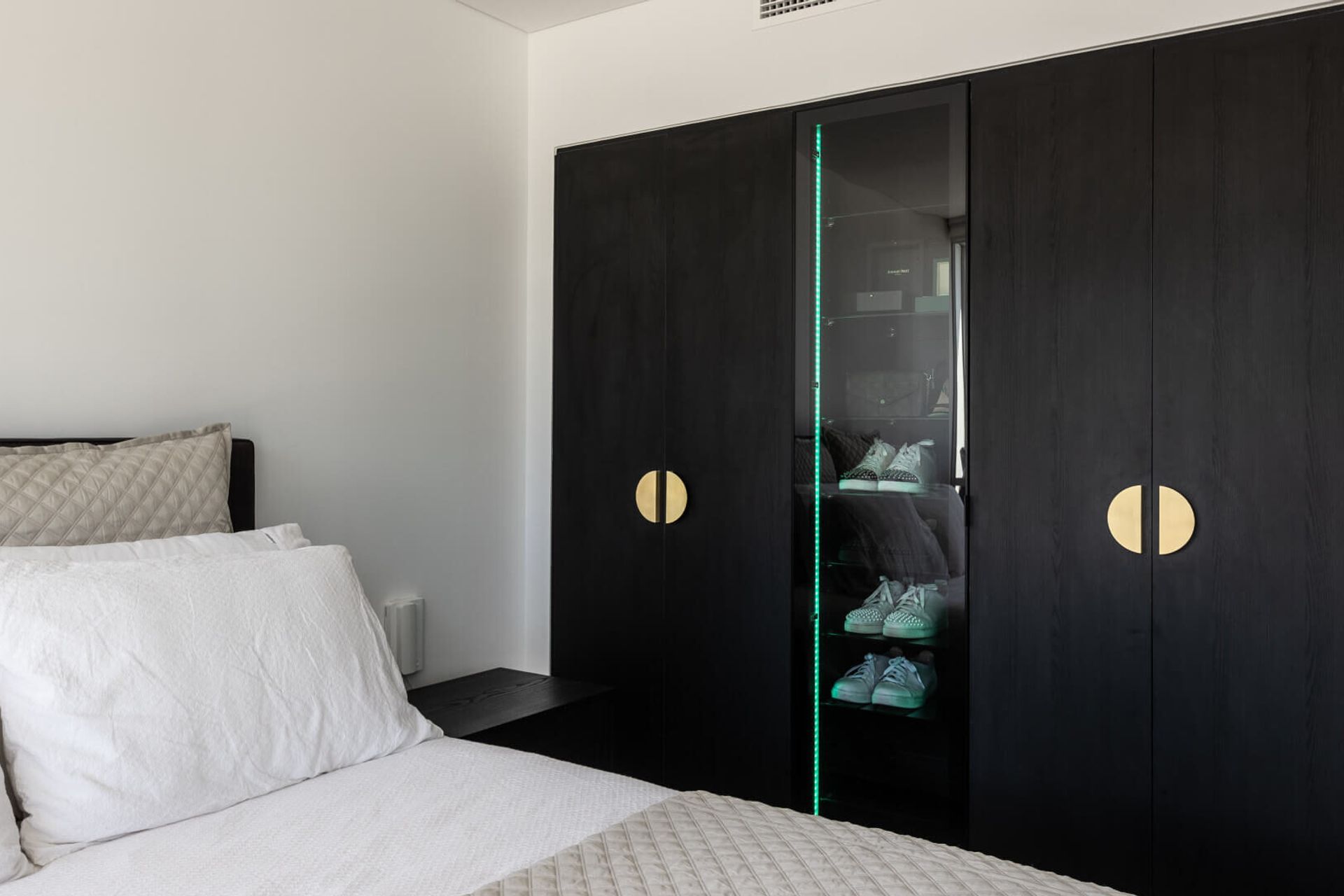 Riverside Esplanade, Docklands