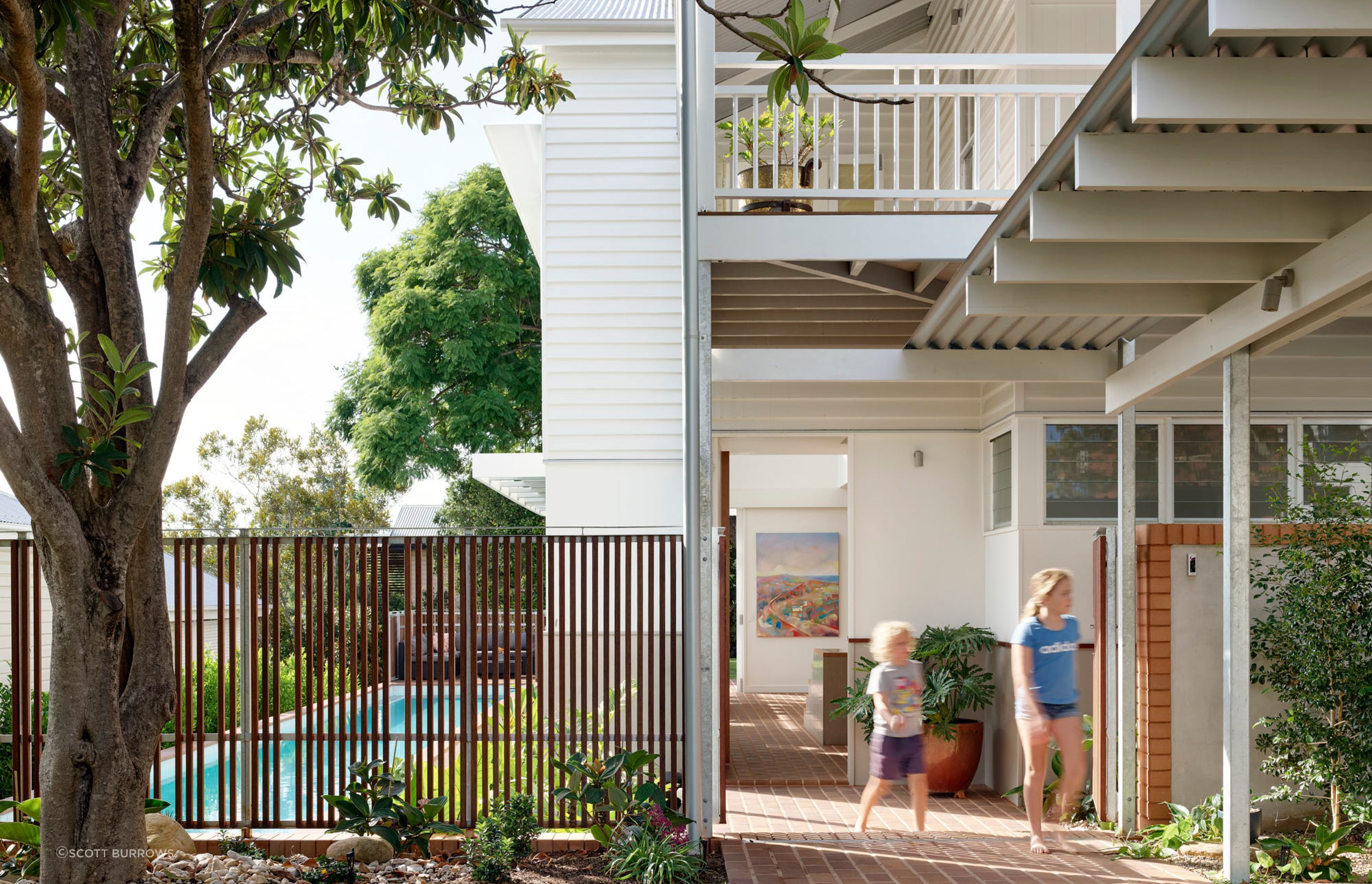 Perimeter House - Inside and Out 