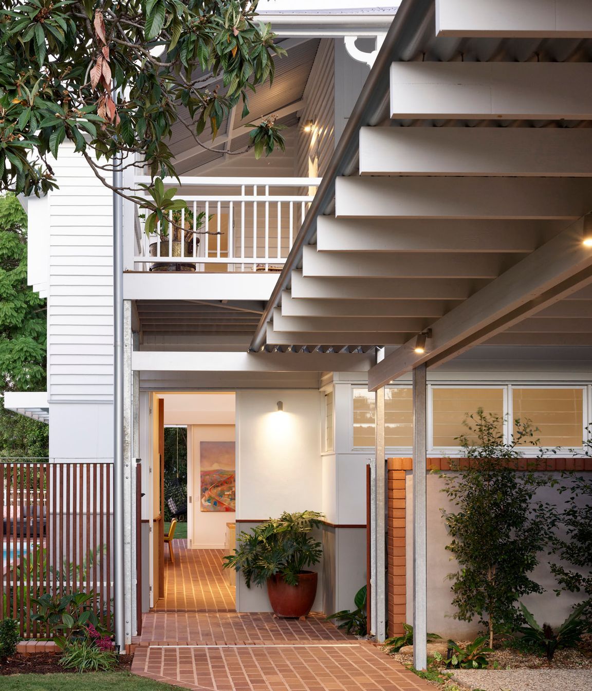 Perimeter House - Inside and Out 