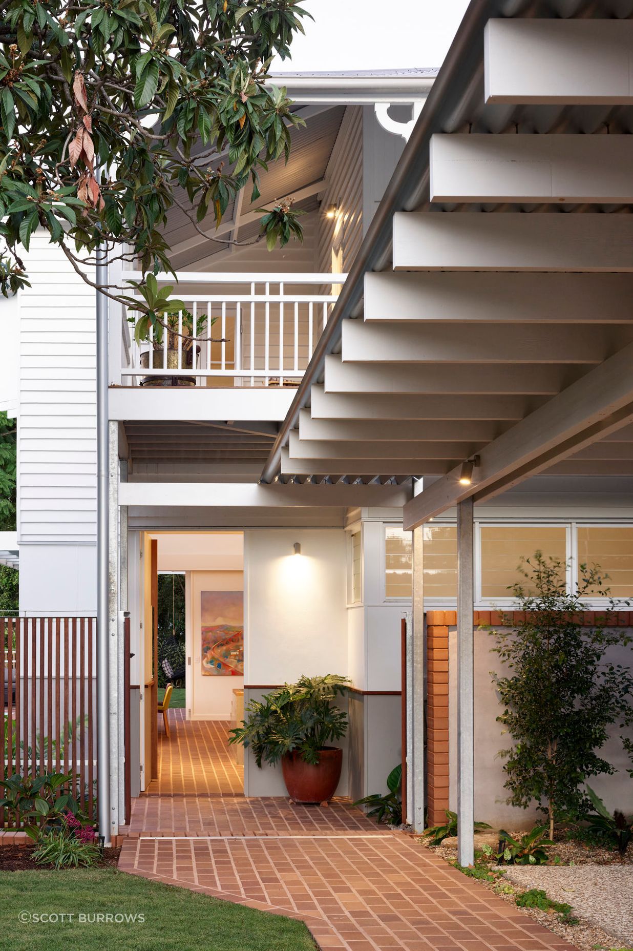 Perimeter House - Inside and Out