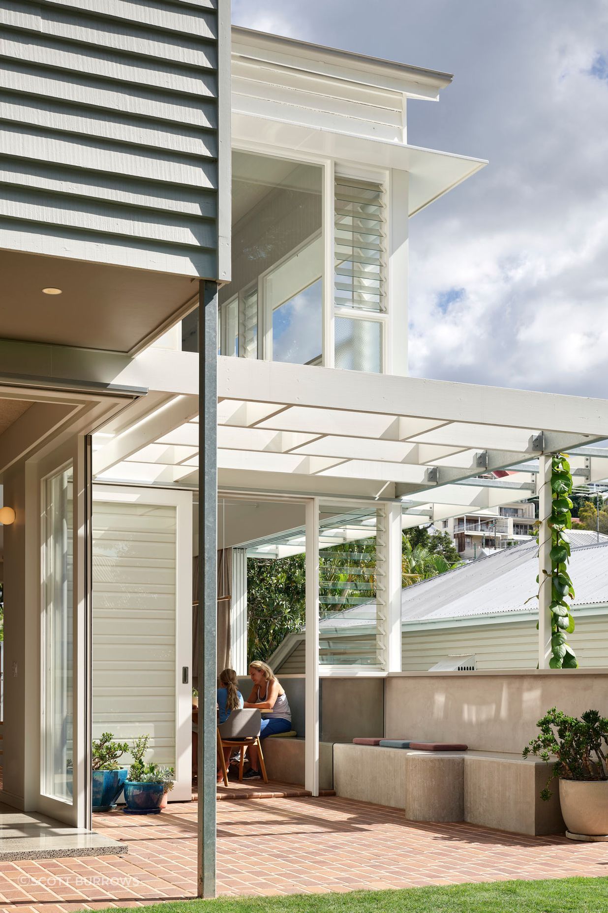Perimeter House - Inside and Out