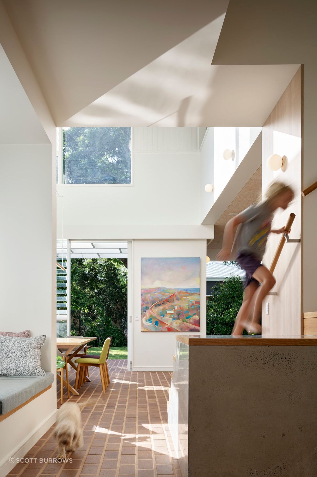 Perimeter House - Inside and Out