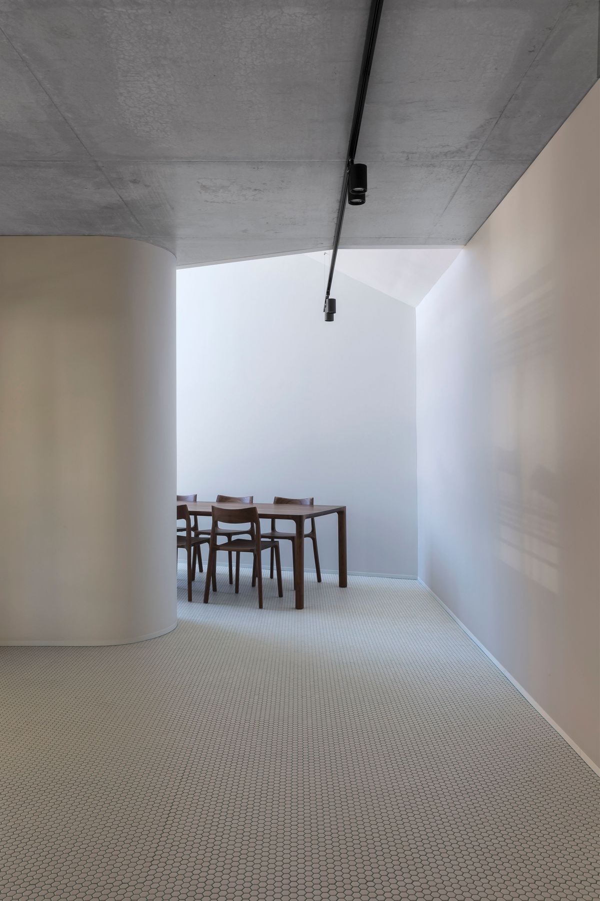SDS-1117-Crown-515-24-Interior.jpg