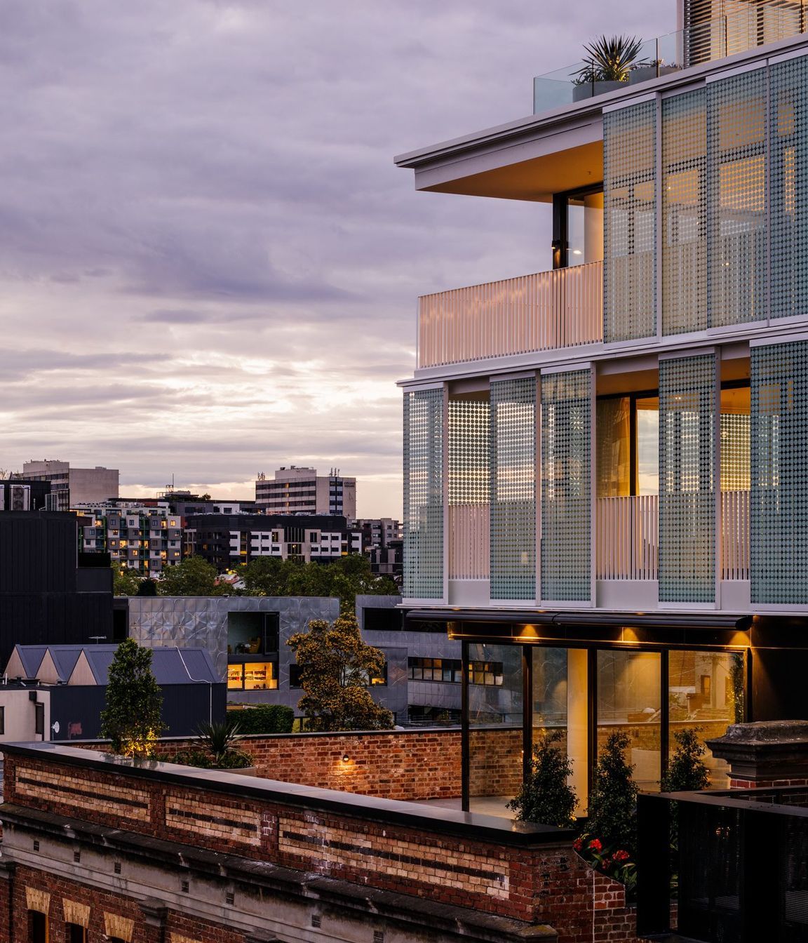 SF-External-Venetian-Blinds-FitzroyHouse-JCBA-Trevor-Mein-Photo02.jpg