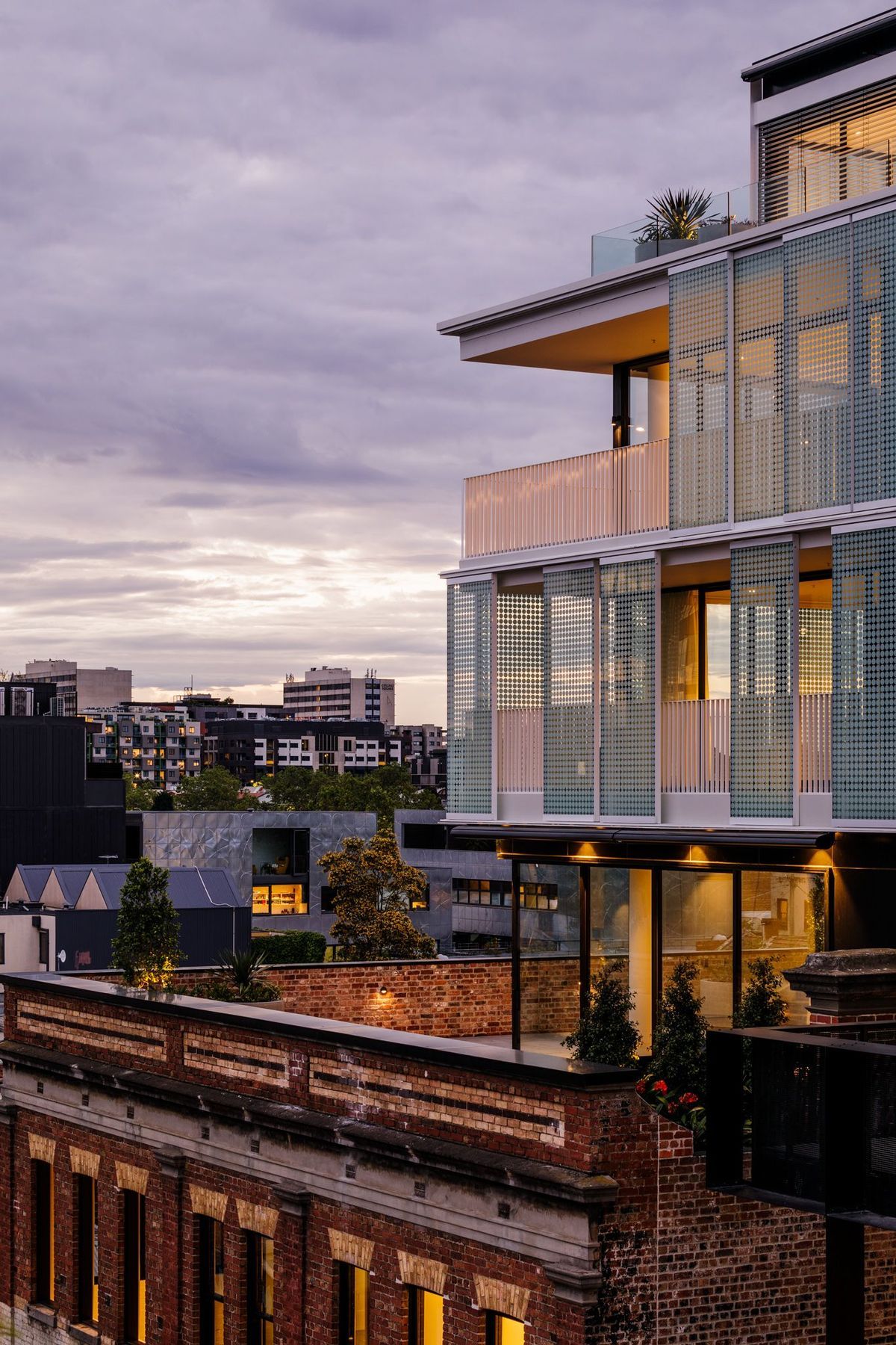 SF-External-Venetian-Blinds-FitzroyHouse-JCBA-Trevor-Mein-Photo02.jpg