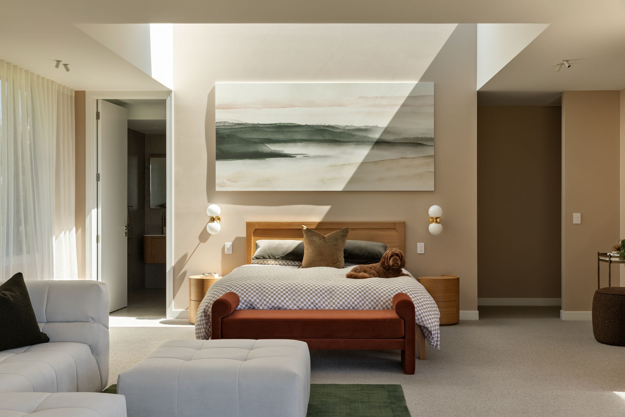 SHIFTING-FOCUSINTERIOR-SKYLIGHTJESSICA-CHLOE-02.jpg
