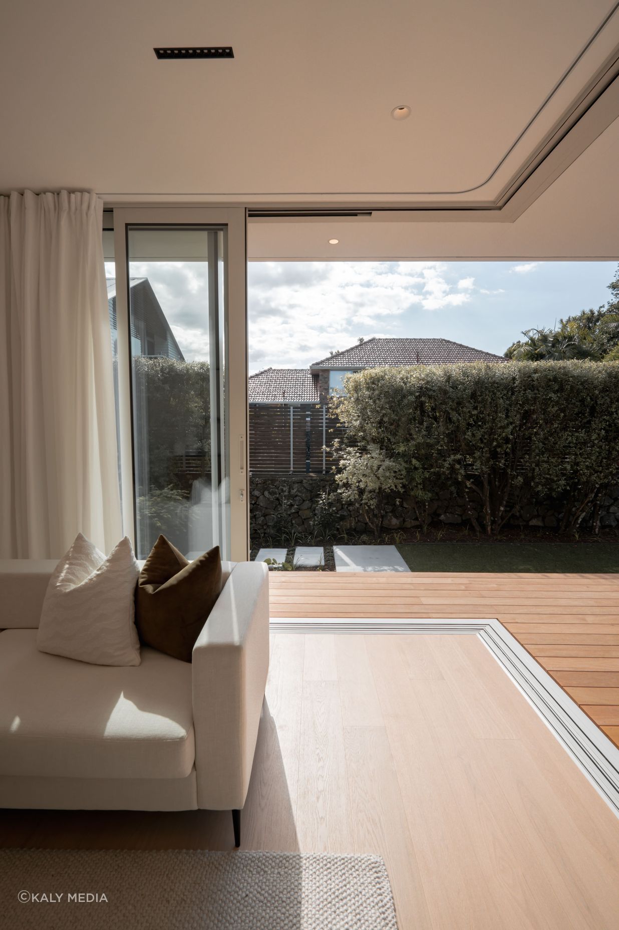 SLB2111-HDR.jpg