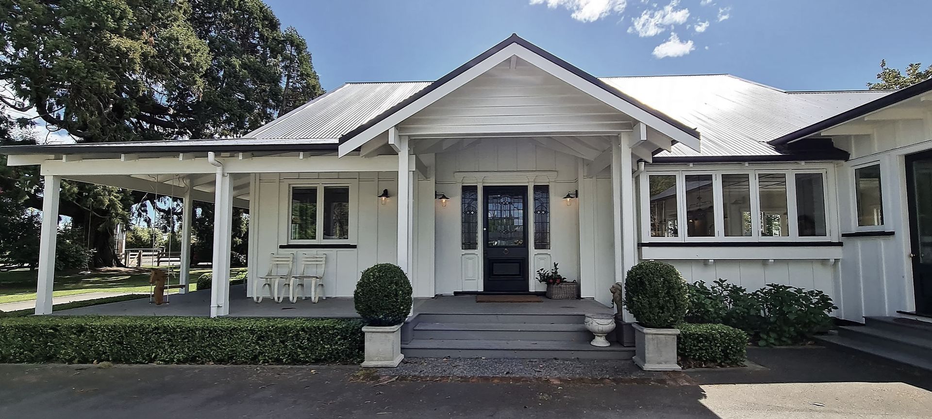 Modern Farmhouse, Frimley banner