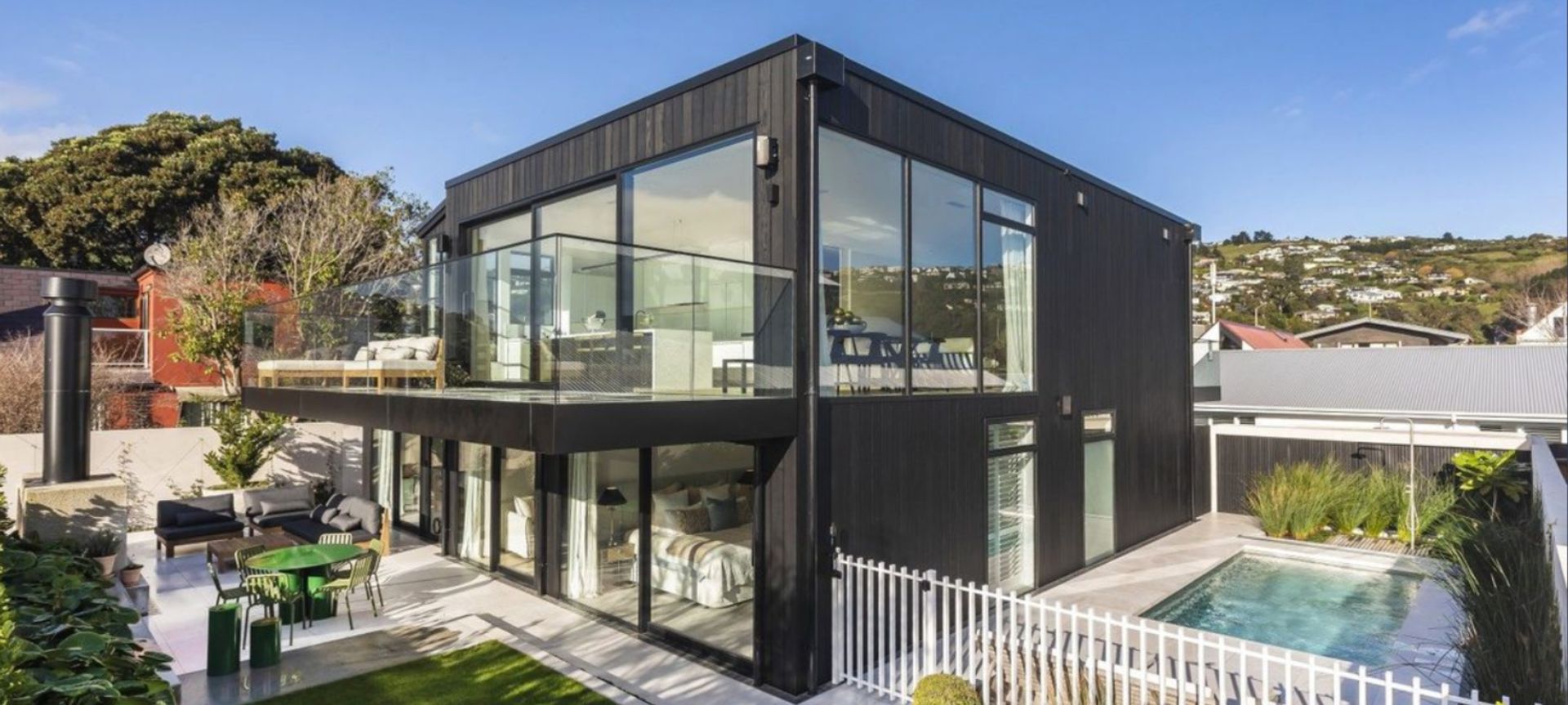 Beachville, Redcliffs banner