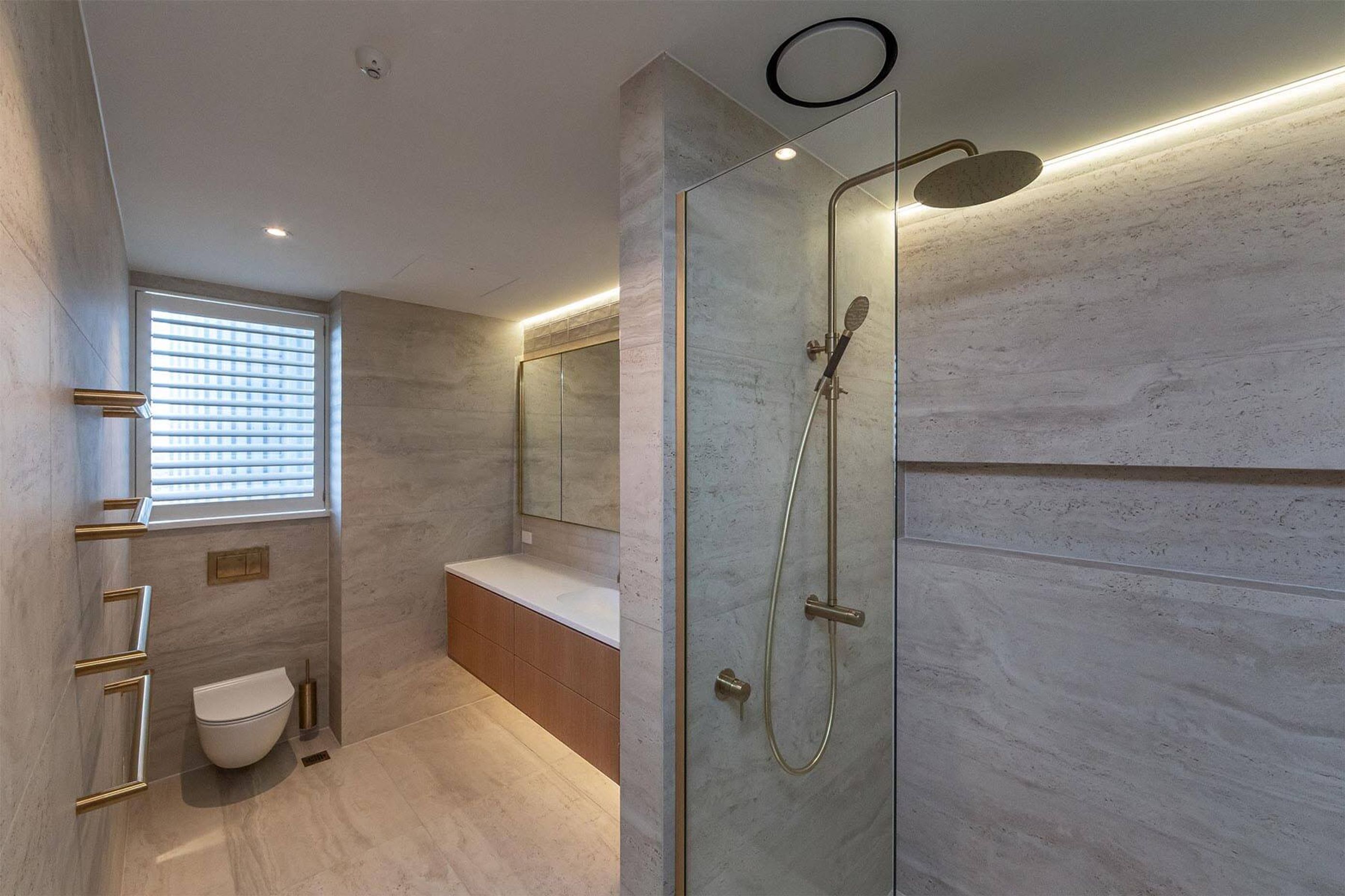 Shangri La Apartment