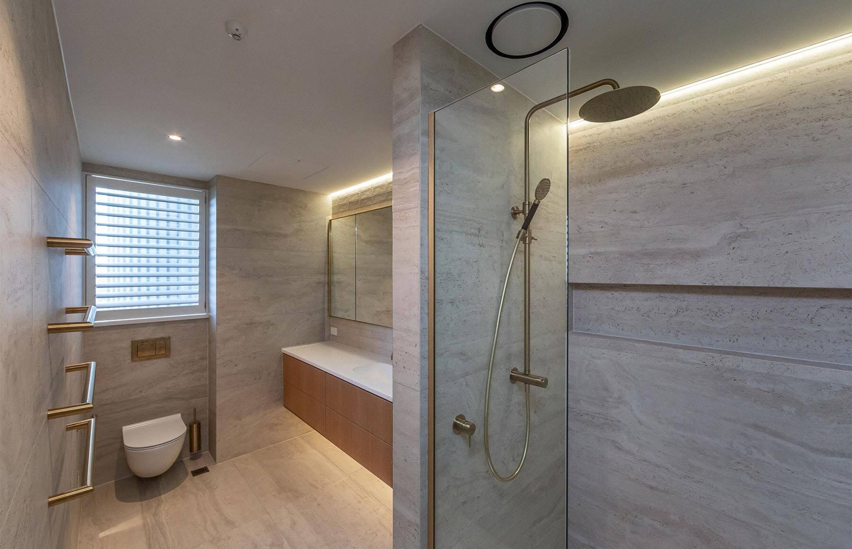 Shangri La Apartment