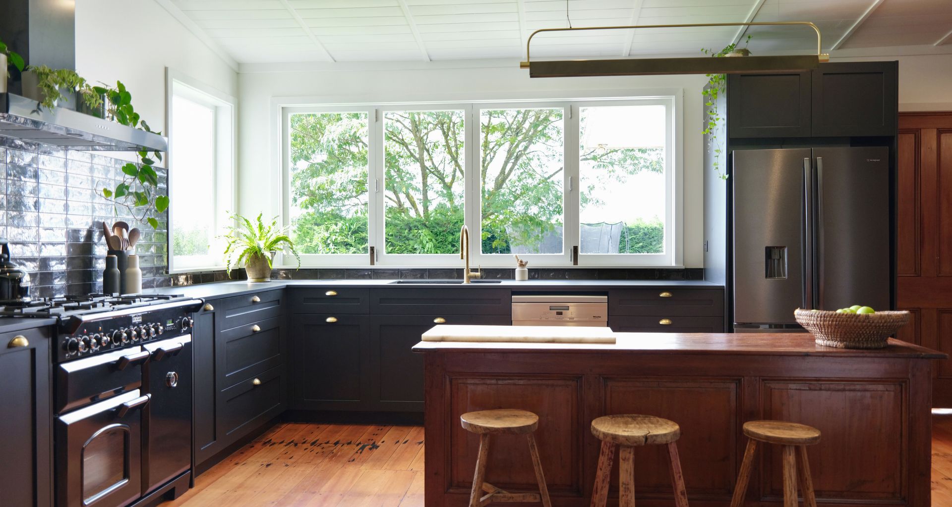 Smoke-show of a kitchen banner