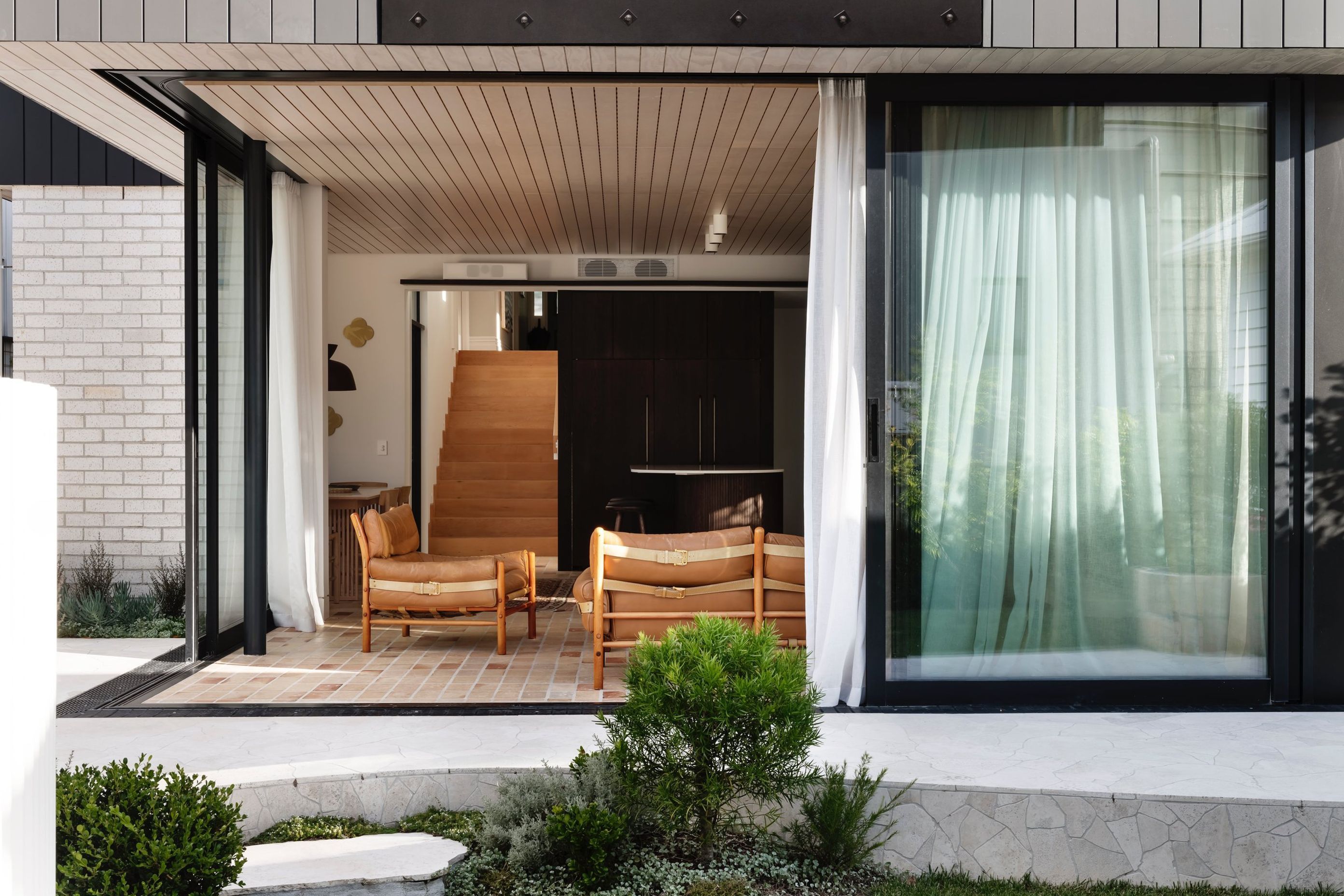 ShiftHouse1LivingThresholdSamHartnett1.jpg
