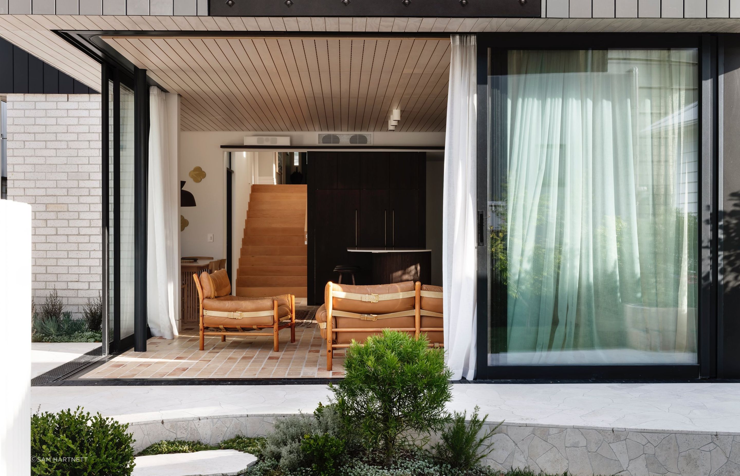 ShiftHouse1LivingThresholdSamHartnett1.jpg