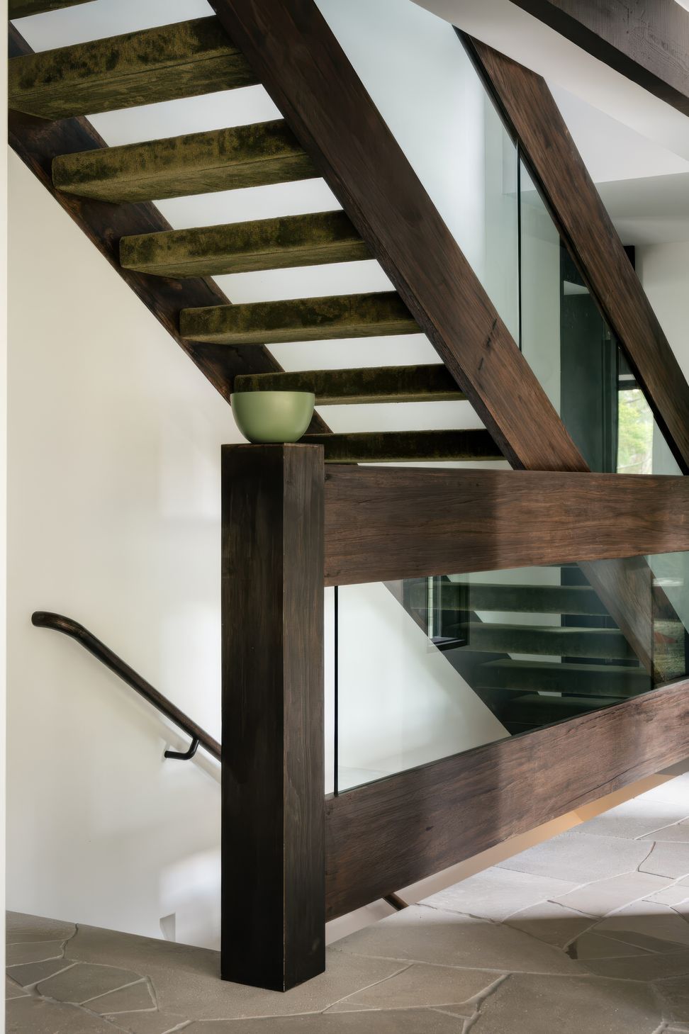 Stair-Detail-1200x1600-gigapixel-standard-v2-2x.jpeg