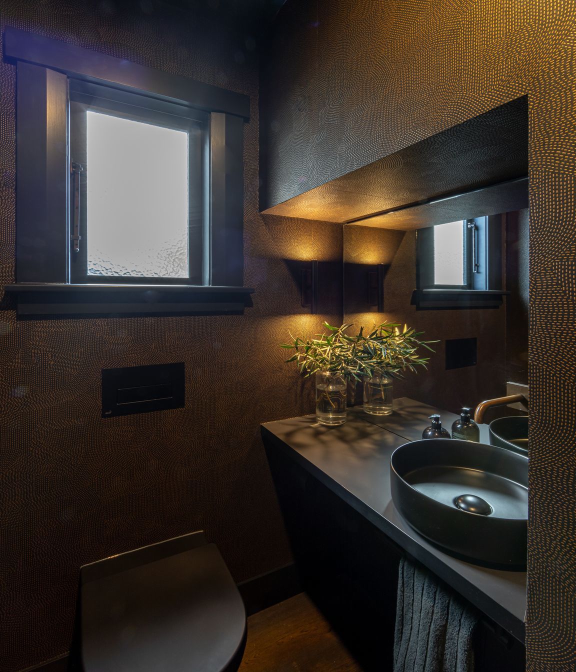 Swanky-powder-room-full-shot-portrait-woodside.jpg