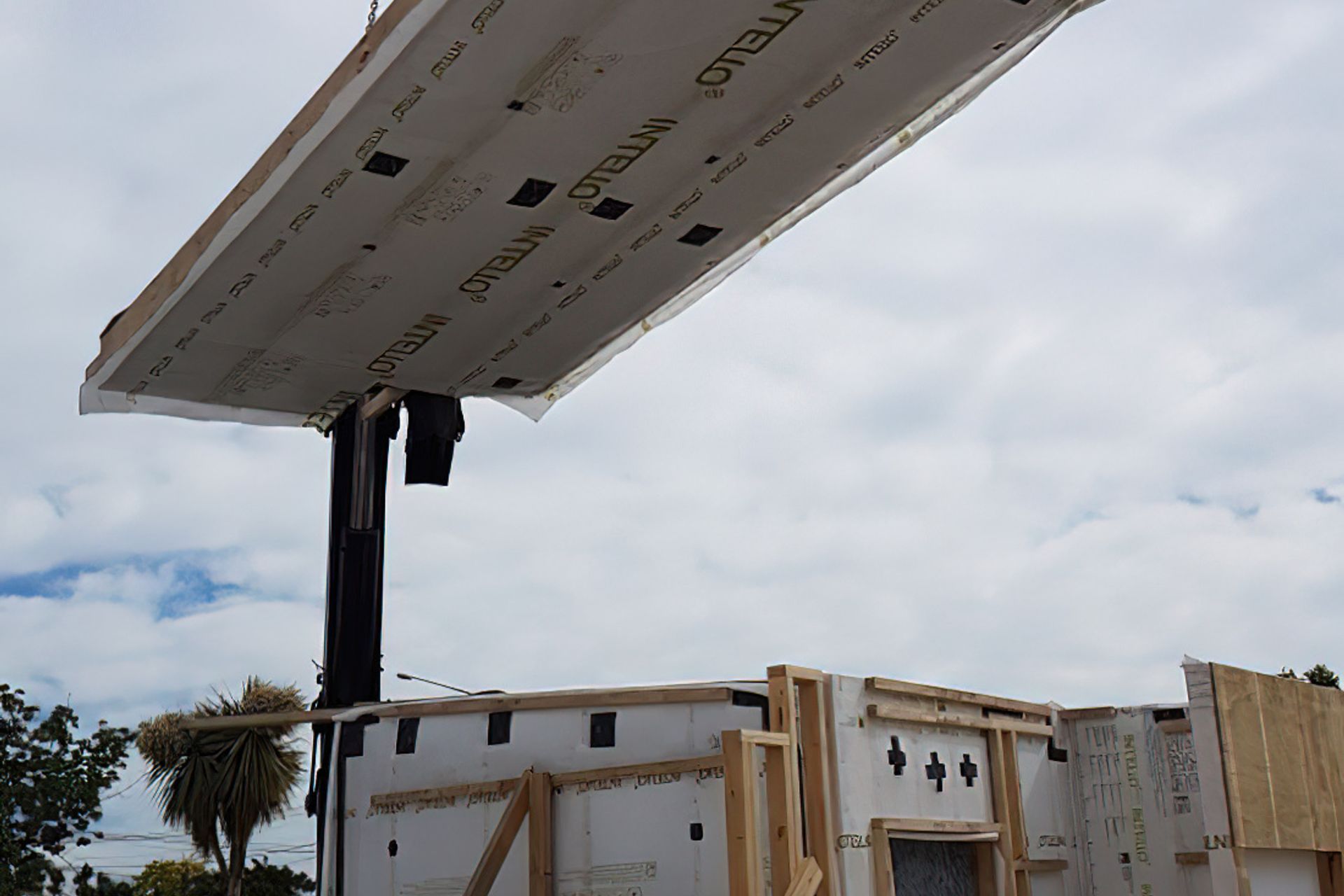 The Third Little Pig... Built a House Up