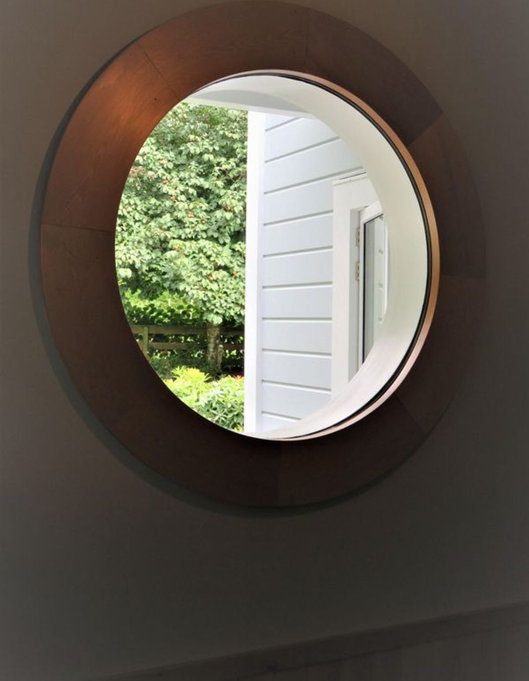 The round window really gives that classic villa beach house feel