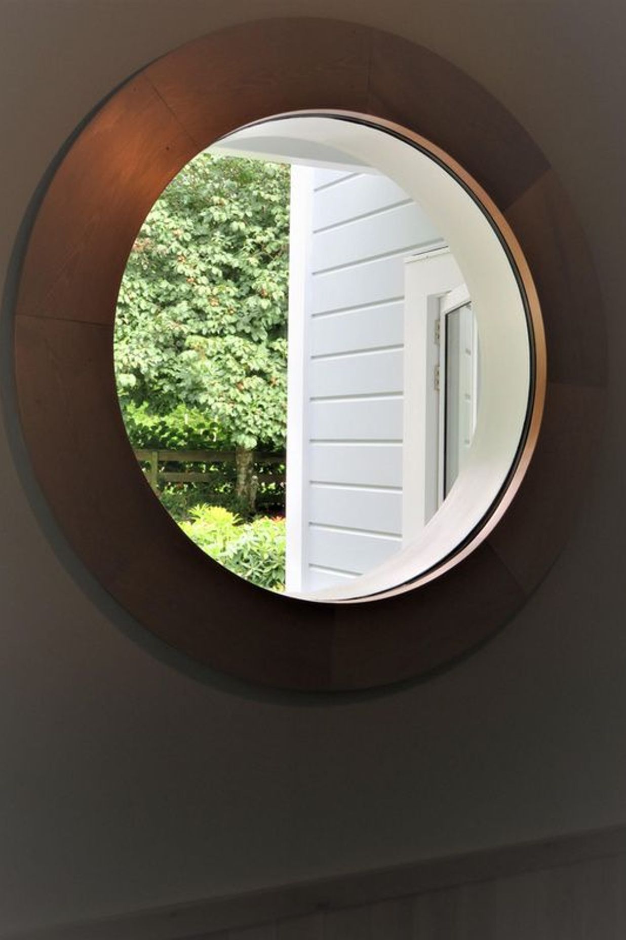 The round window really gives that classic villa beach house feel