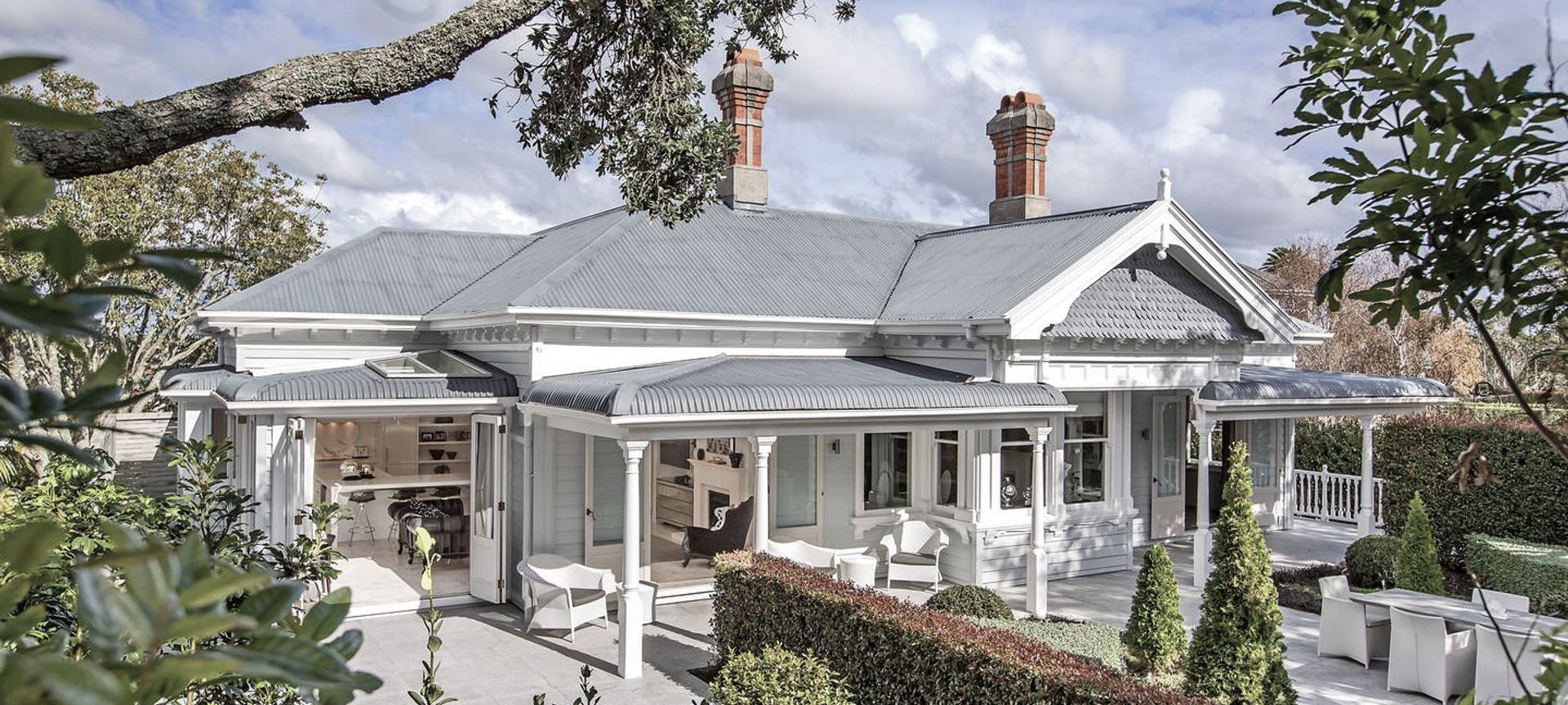 The White House, Ponsonby banner