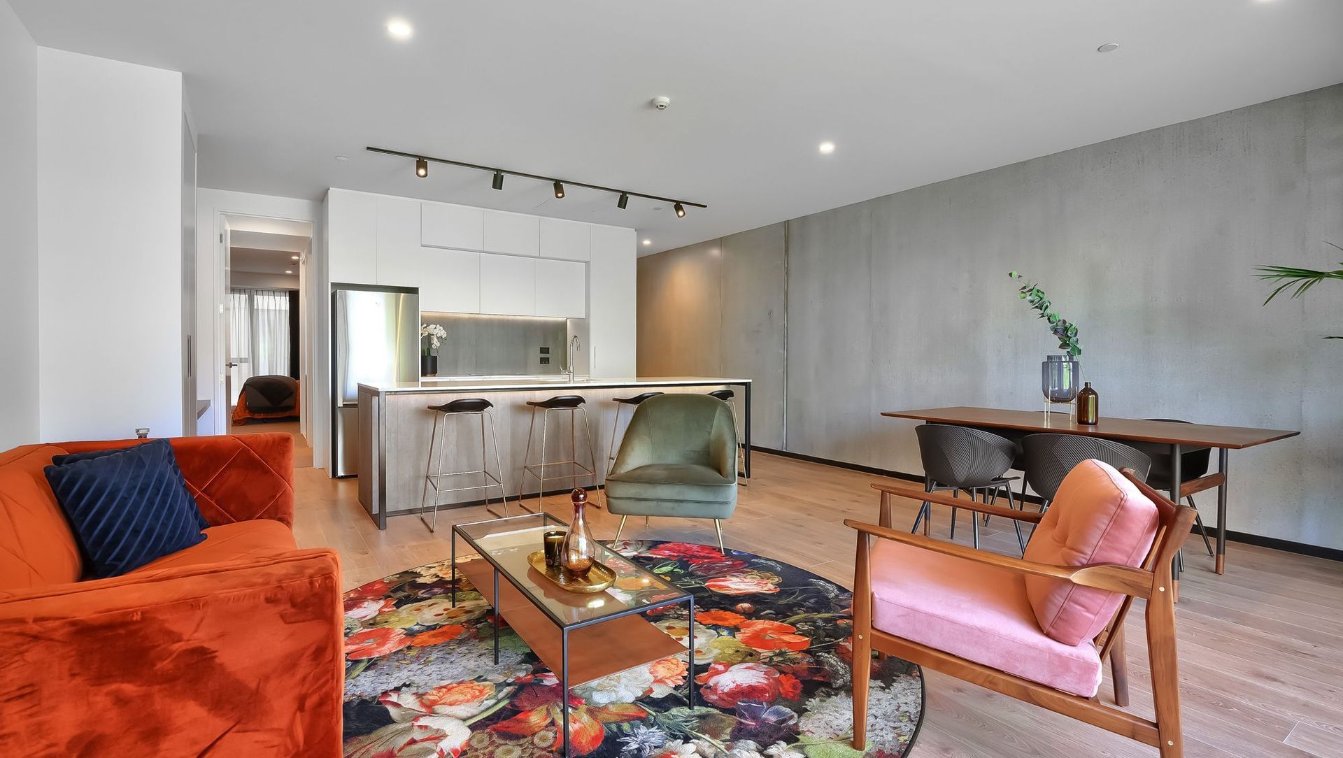 High End Apartment banner