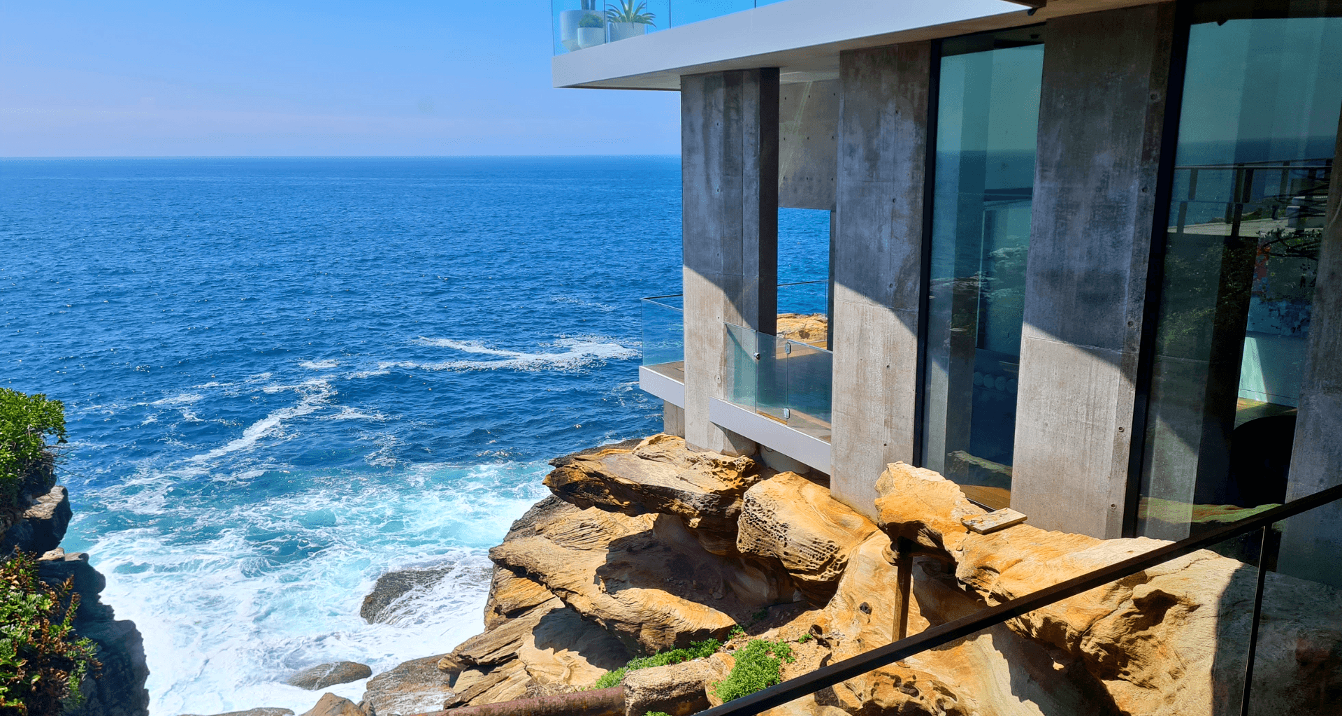 Ravine Luxury Home banner