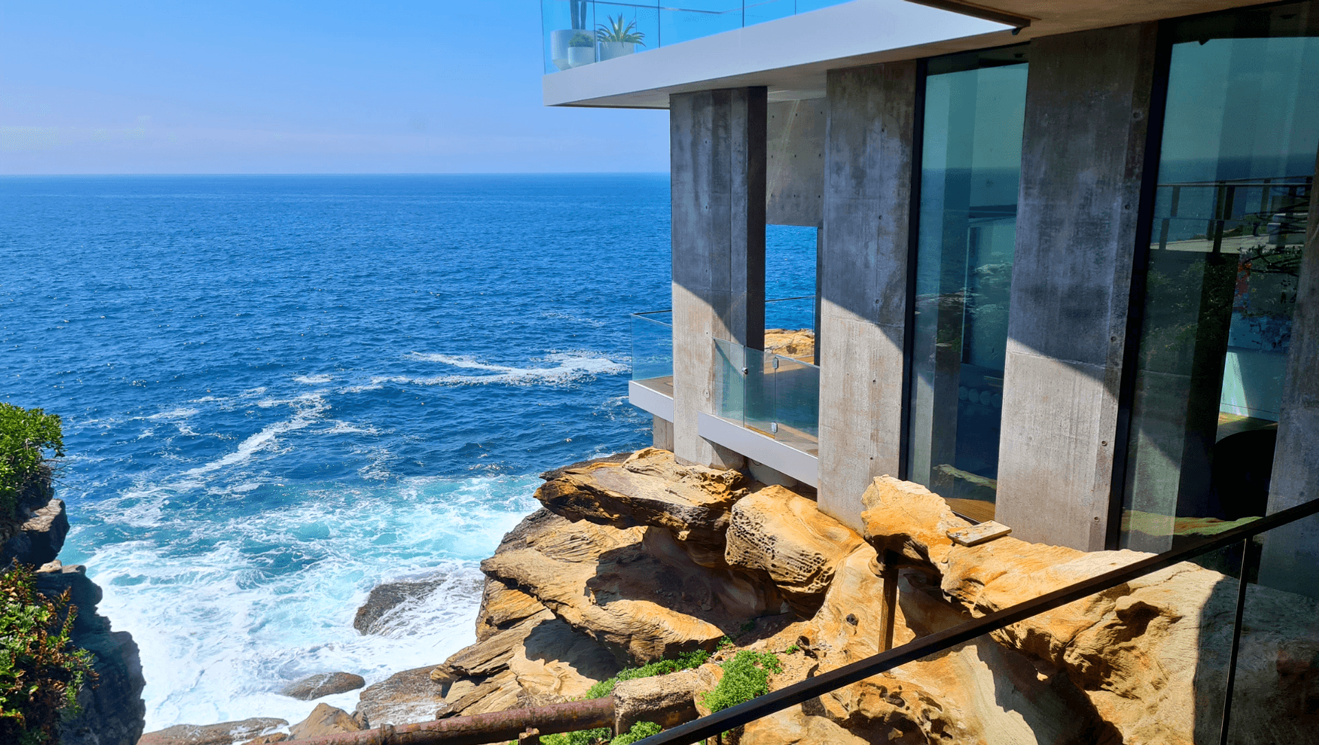 Ravine Luxury Home banner