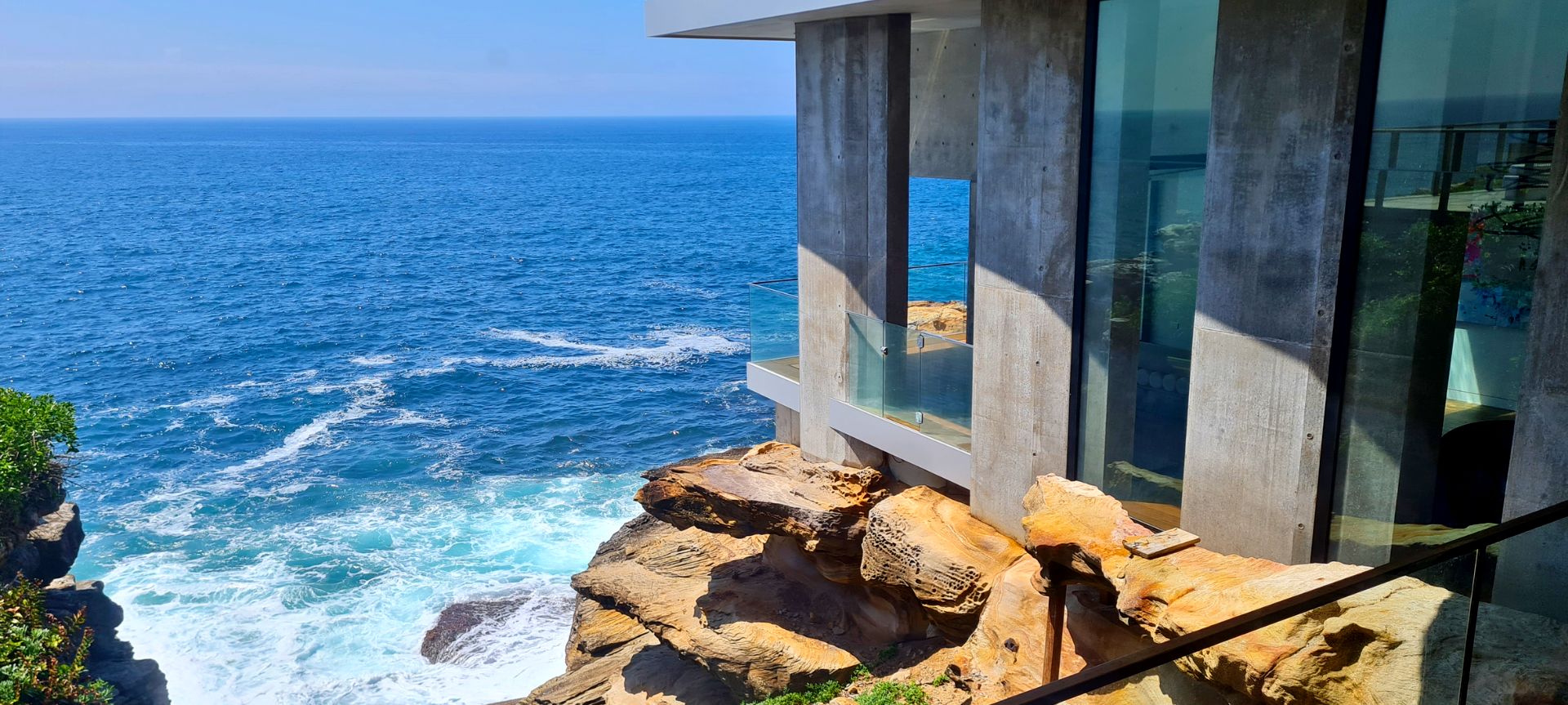 Ravine Luxury Home banner
