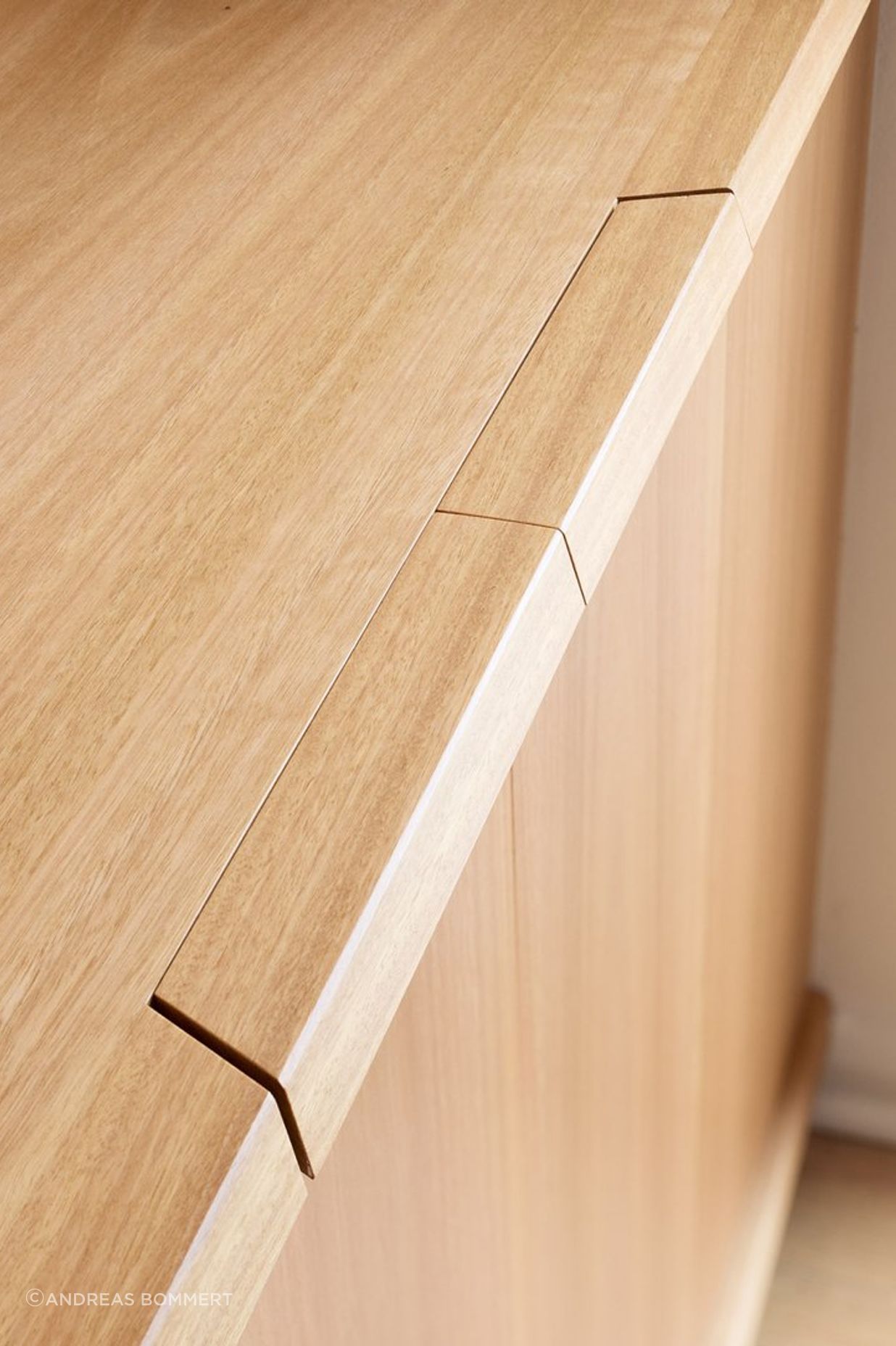 Handles of the base cabinets are concealed within the solid Blackbutt lipping to maintain a sleek minimal look.