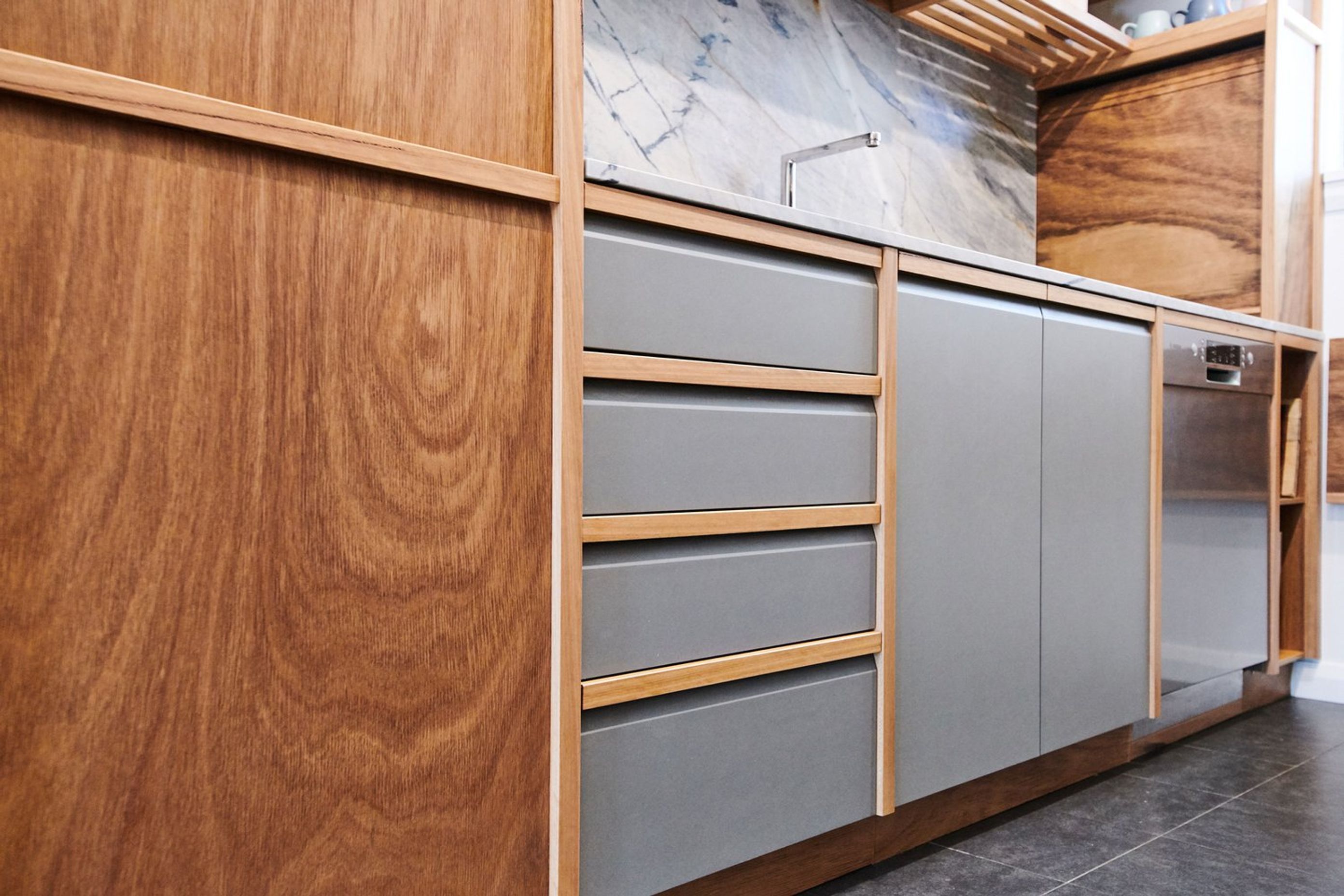 Our handle design cuts into the face on a taper, enabling a larger finger-pull and play of light on the surface.