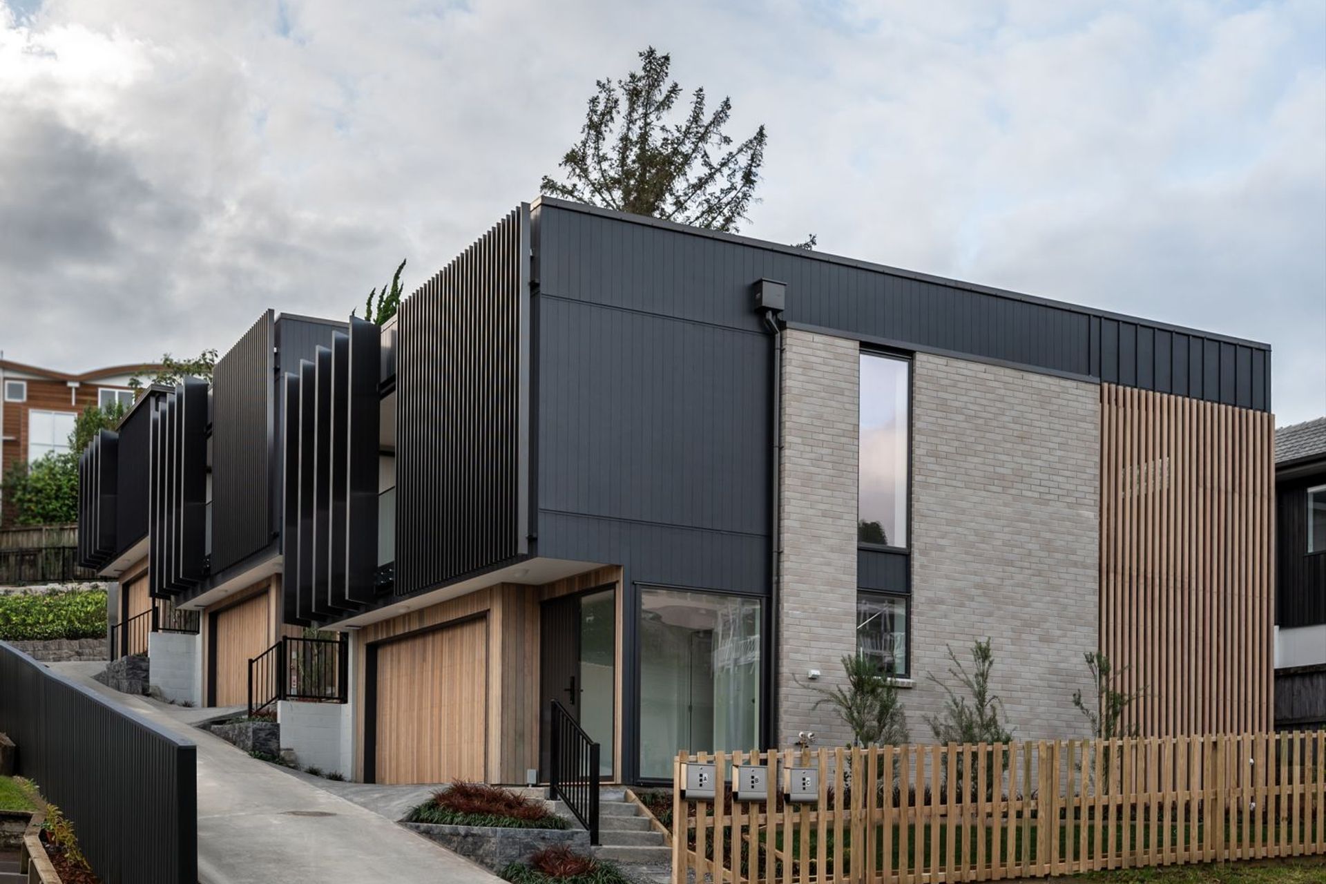 Vertical-clad-with-Herman-Pacific-HP55-Cedar-Weatherboards-9.jpg