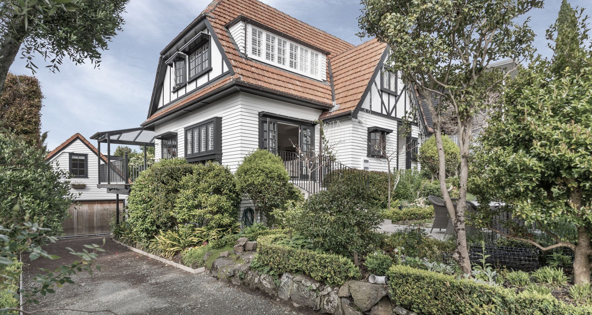 Creating indoor-outdoor flow in a Tudor-style home banner