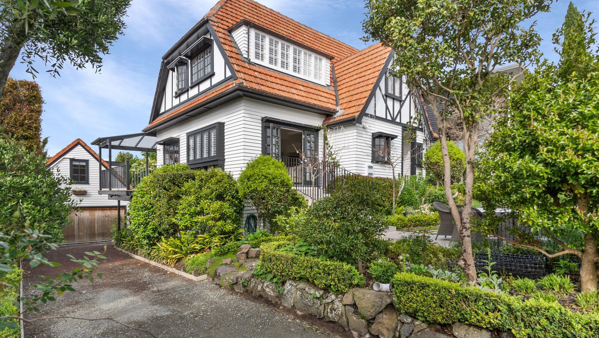 Creating indoor-outdoor flow in a Tudor-style home banner