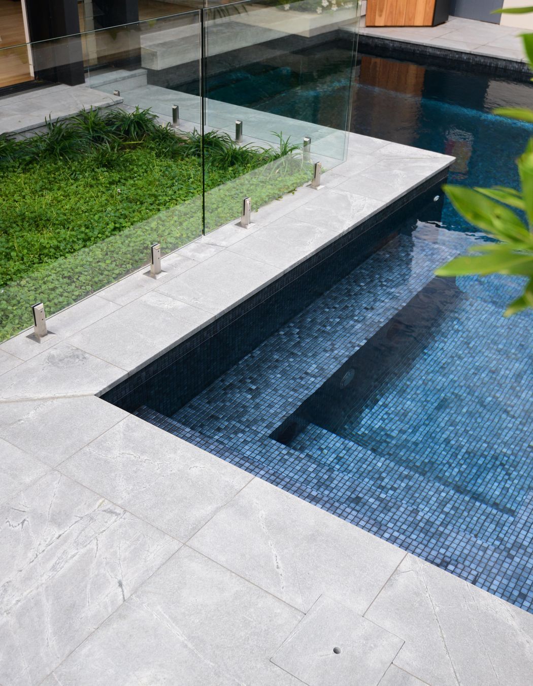 Atlantic Grey Granite | Autumn Blend Quartzite Cobblestones | Cockle Constructions | Miwa Design | Artesian Pools | Secret Gardens