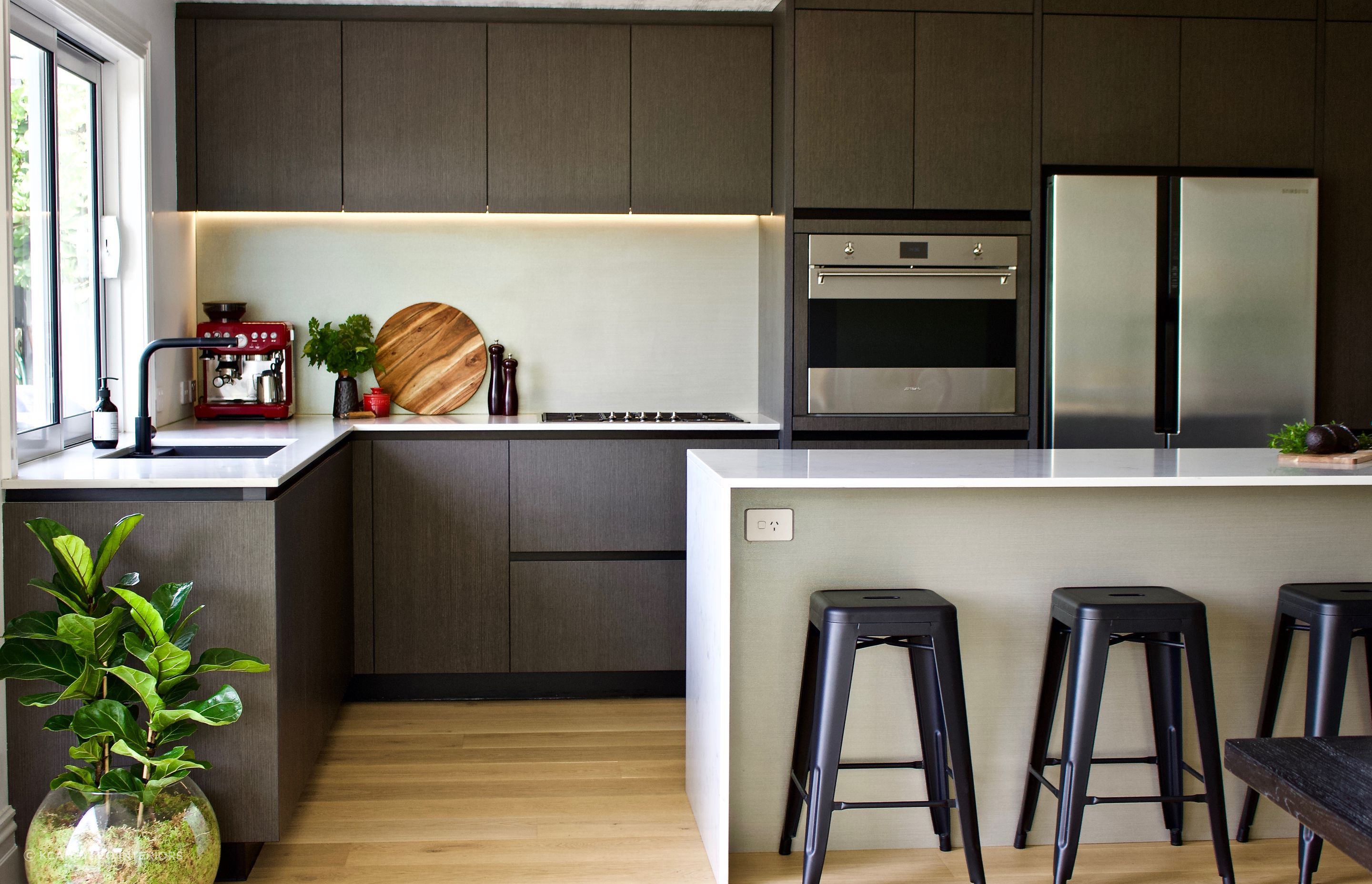 A new kitchen in the extension of this villa was the perfect location sitting on the south east side of the home. Bathed in morning light and views into the subtropical garden even standing at the sink is enjoyable!