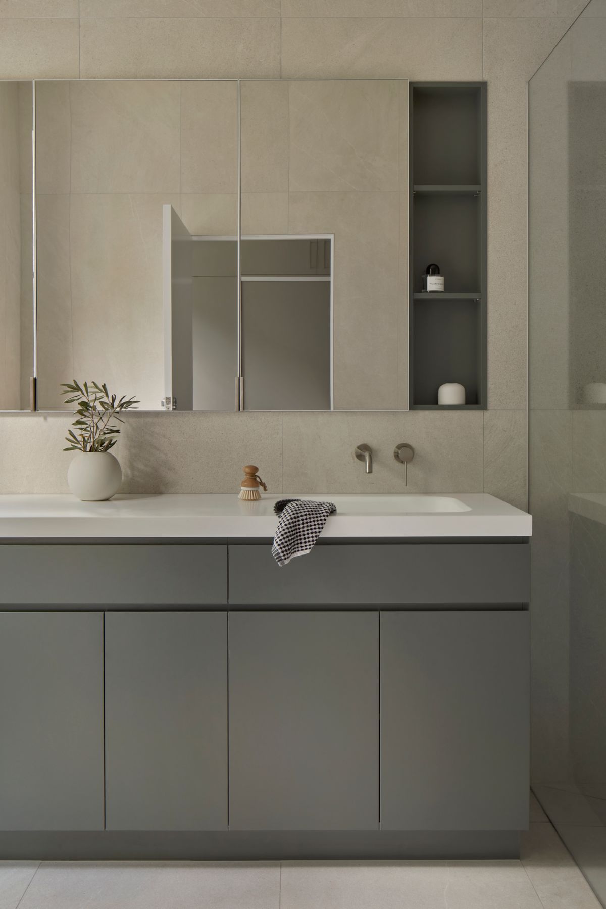 Windust-Archietcture-X-Interiors-Glenlivet-master-ensuite-vanity.jpg