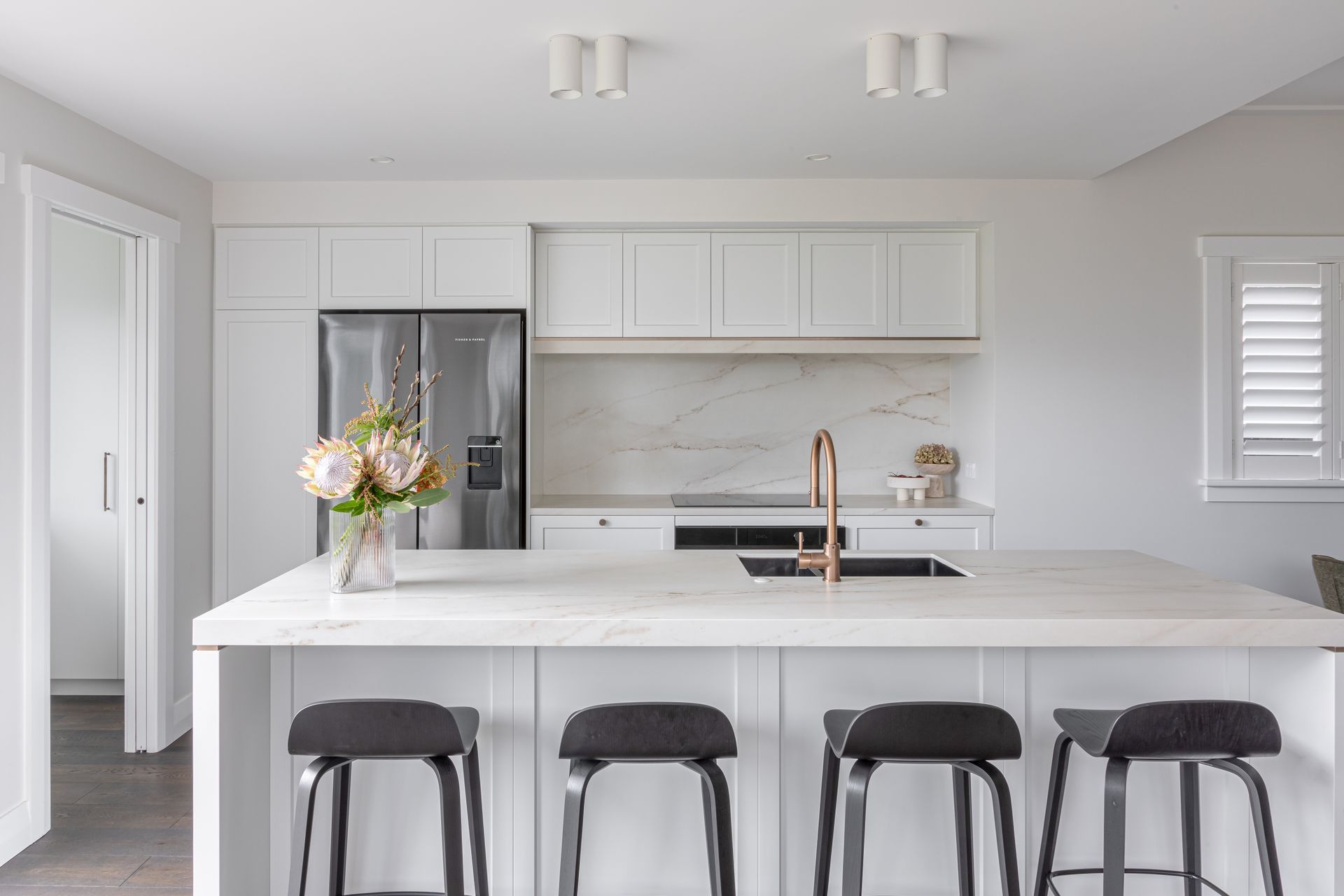 Woodside-full-kitchen-shot-straight-on.jpg