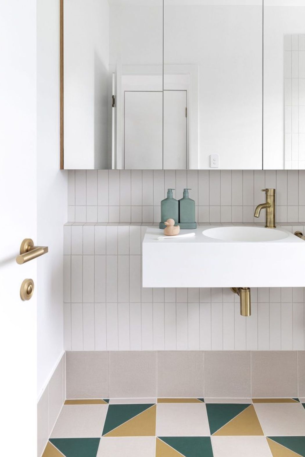 Wrightson-Stewart-Iver-Berlin-Door-Pull-Berlin-door-lever-Brushed-Champagne-4-e1688015997241.jpeg