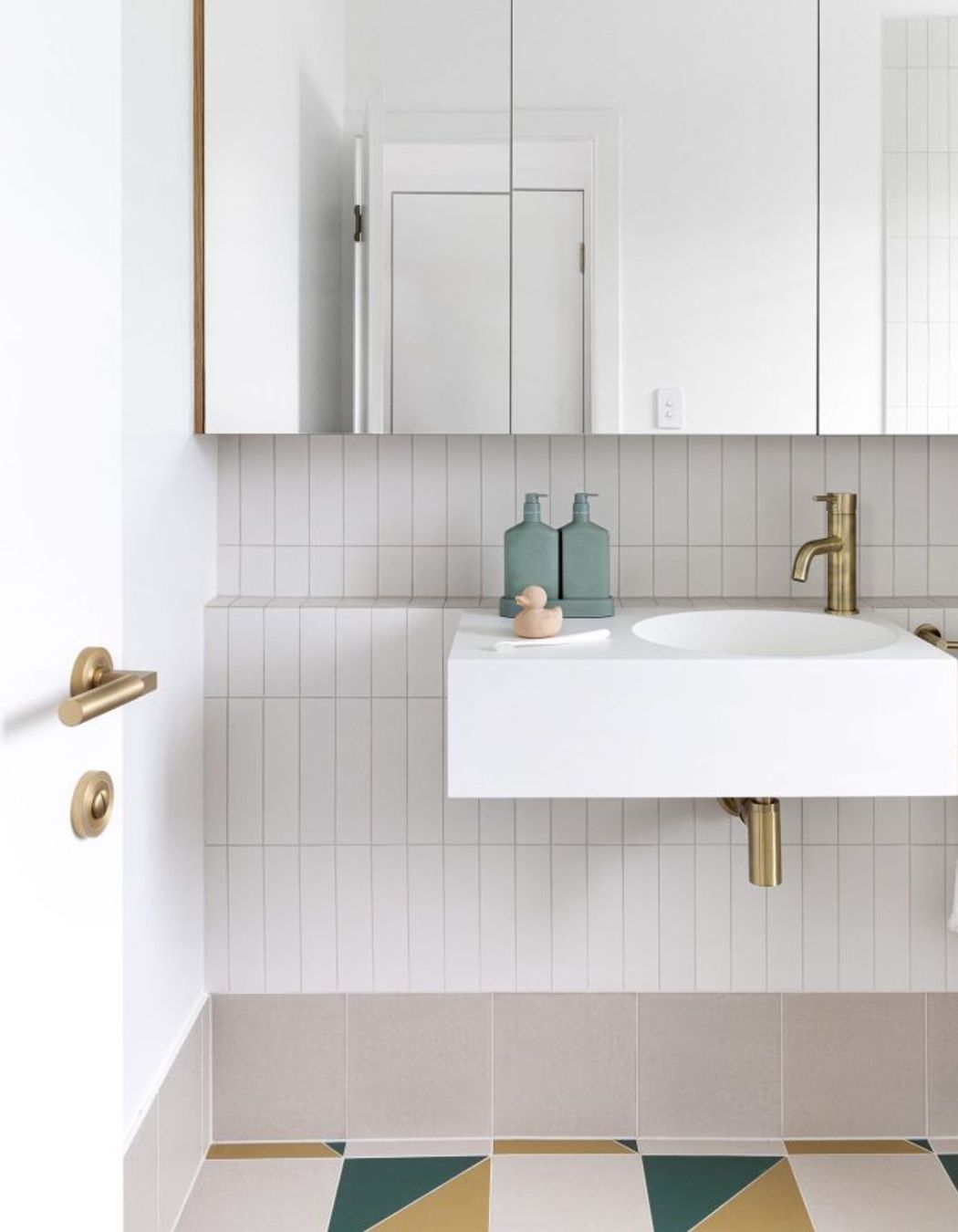 Wrightson-Stewart-Iver-Berlin-Door-Pull-Berlin-door-lever-Brushed-Champagne-4-e1688015997241.jpeg