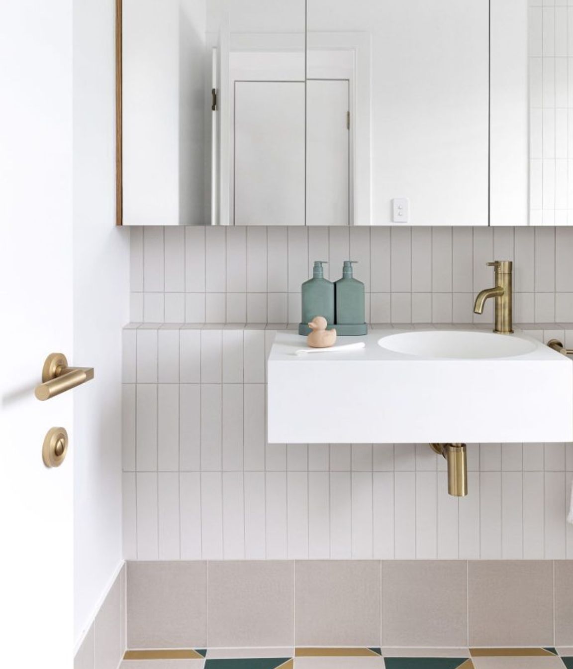 Wrightson-Stewart-Iver-Berlin-Door-Pull-Berlin-door-lever-Brushed-Champagne-4-e1688015997241.jpeg