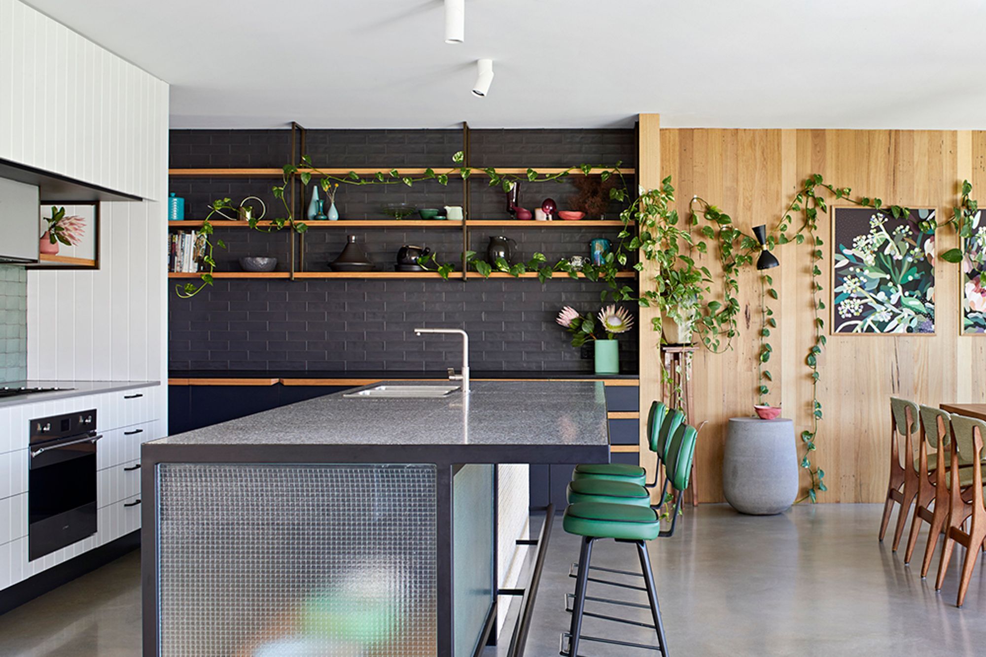 Bent Annexe