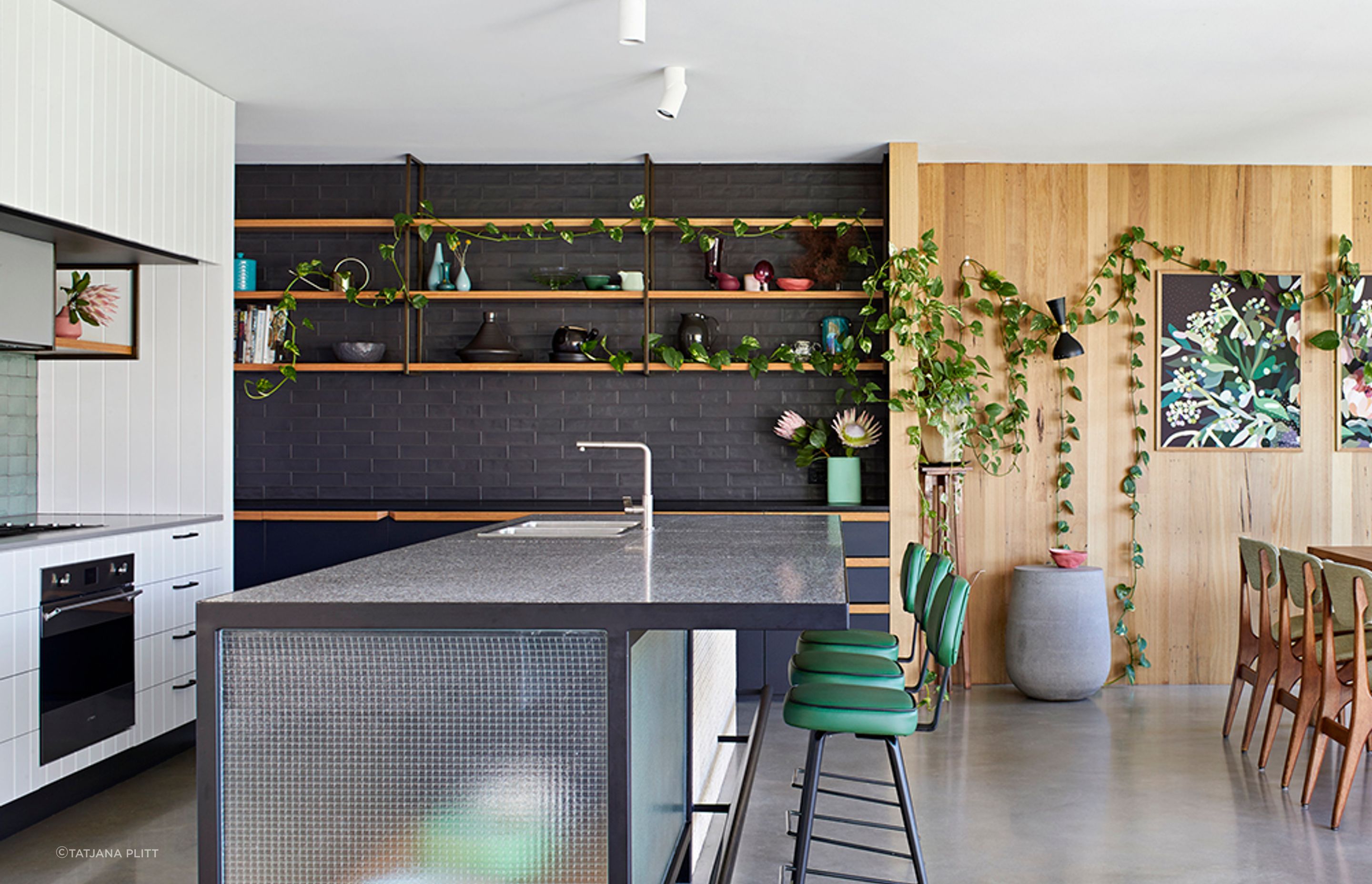 Bent Annexe