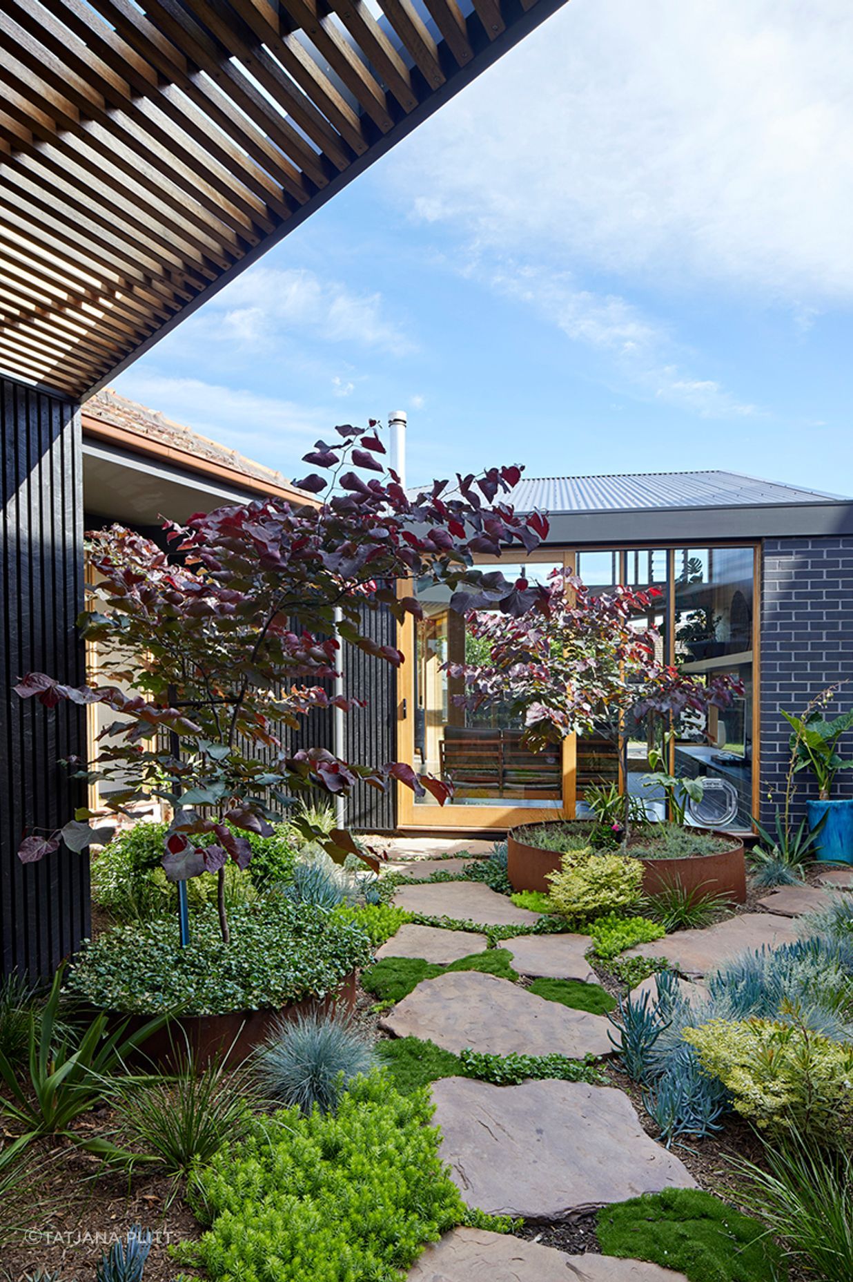 Bent Annexe