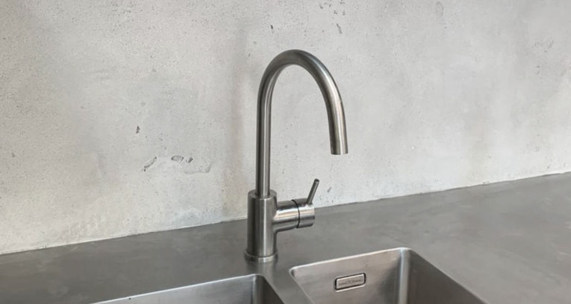 Concrete-look Polished Plaster - Kitchen Splashback banner