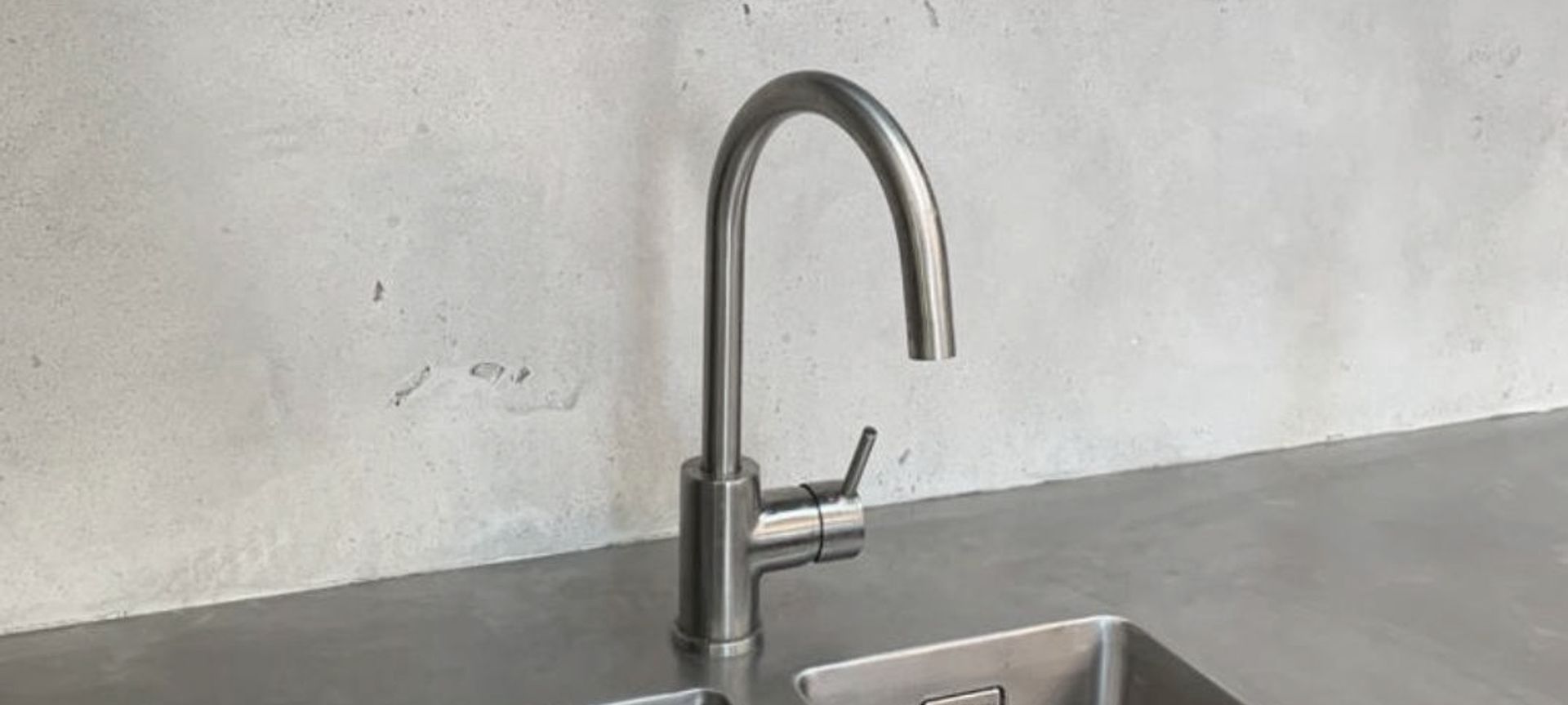 Concrete-look Polished Plaster - Kitchen Splashback banner