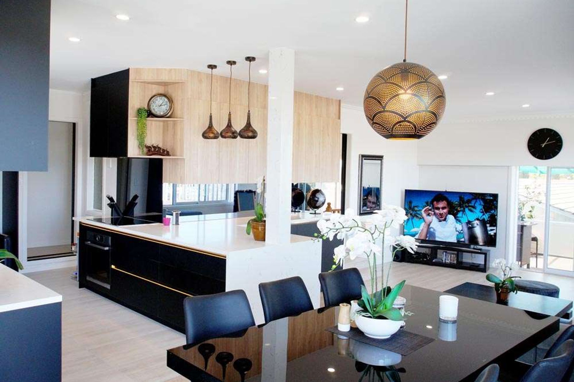 Entertainers Dream
Kitchen & Bar