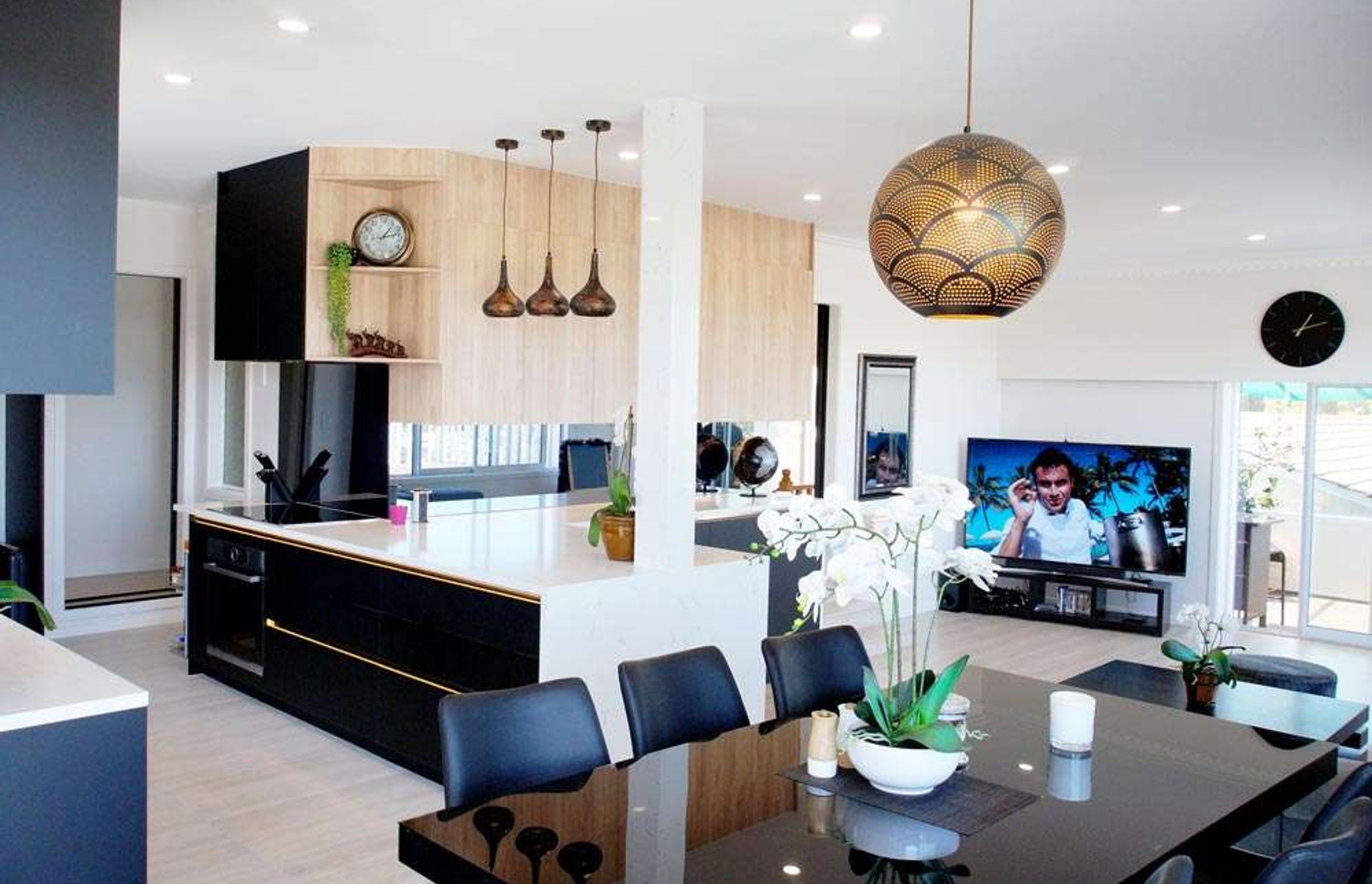Entertainers Dream
Kitchen &amp; Bar
