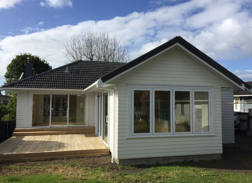 Te Atatu Peninsula House