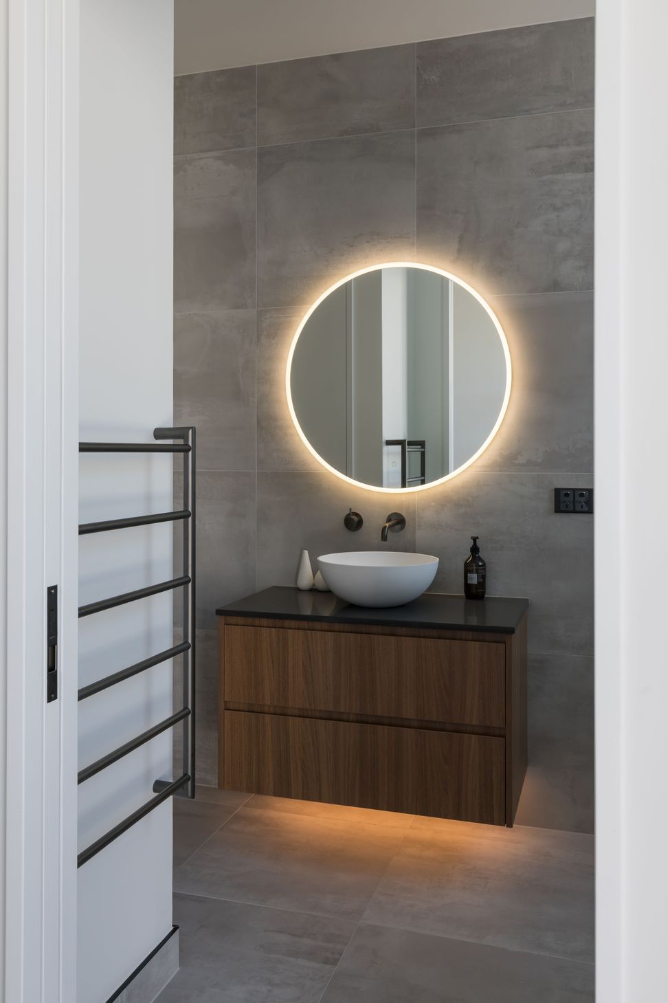 Guest Bathroom 2