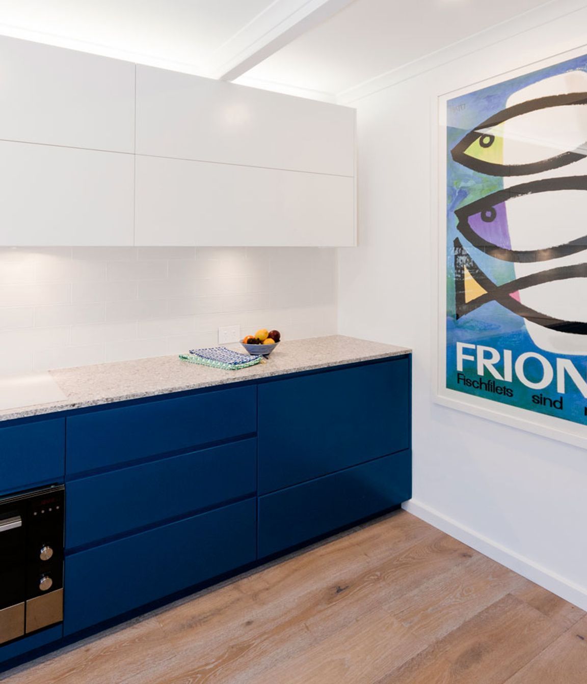fisher-and-paykel-caesarstone-blanco-drift-dulux-polyurethane-kitchen-cabinets-kitchen-design-smeg-premier-kitchens-australia-2.jpg